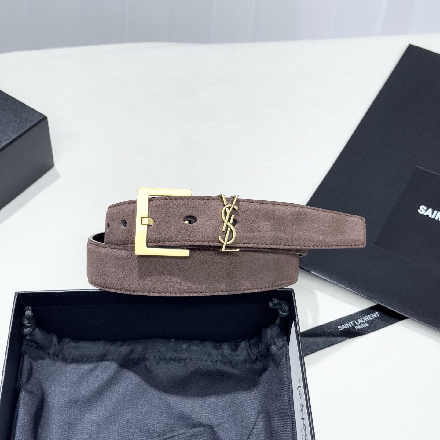 。 Saint Laurent圣罗兰 女士麂皮腰带皮带 经典颜色出货，每针每线都非常紧致，YSL古金原版