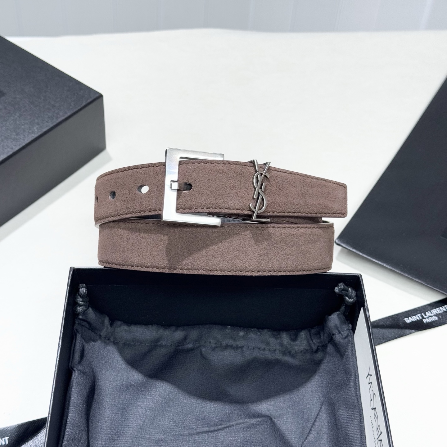 。 Saint Laurent圣罗兰 女士麂皮腰带皮带 经典颜色出货，每针每线都非常紧致，YSL古金原版