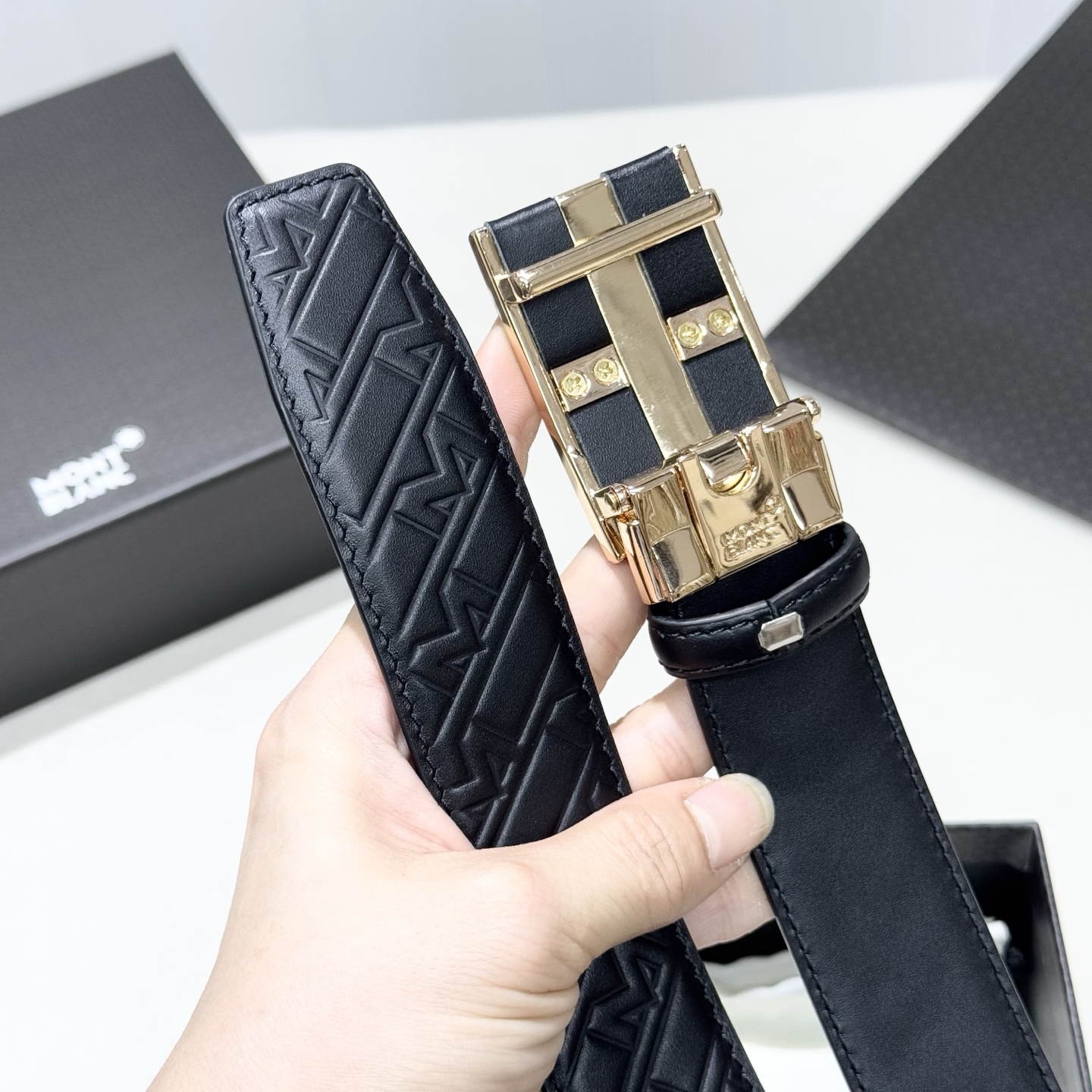 。 万宝龙。 商务休闲、正装均可佩戴！3.5cm 最新款扣头，抛光扣头、时尚百搭