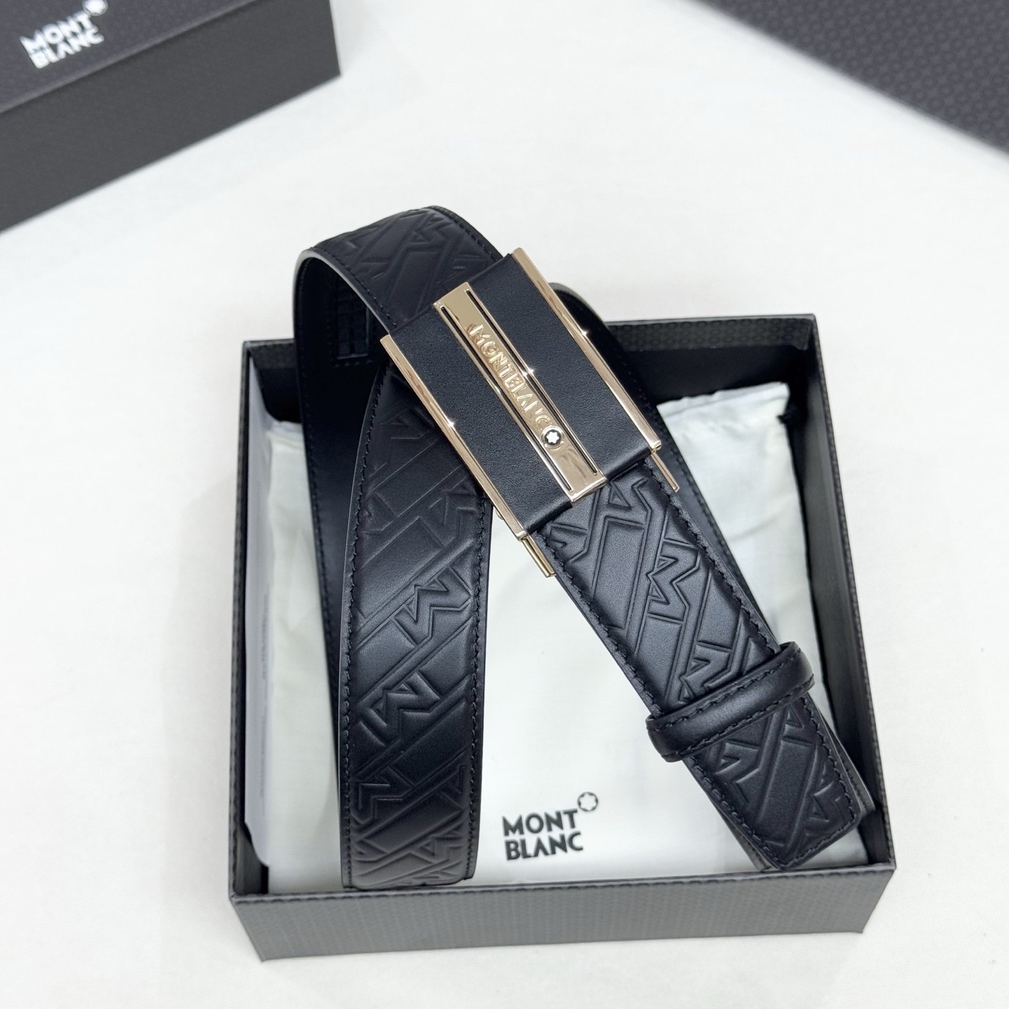 。 万宝龙。 商务休闲、正装均可佩戴！3.5cm 最新款扣头，抛光扣头、时尚百搭