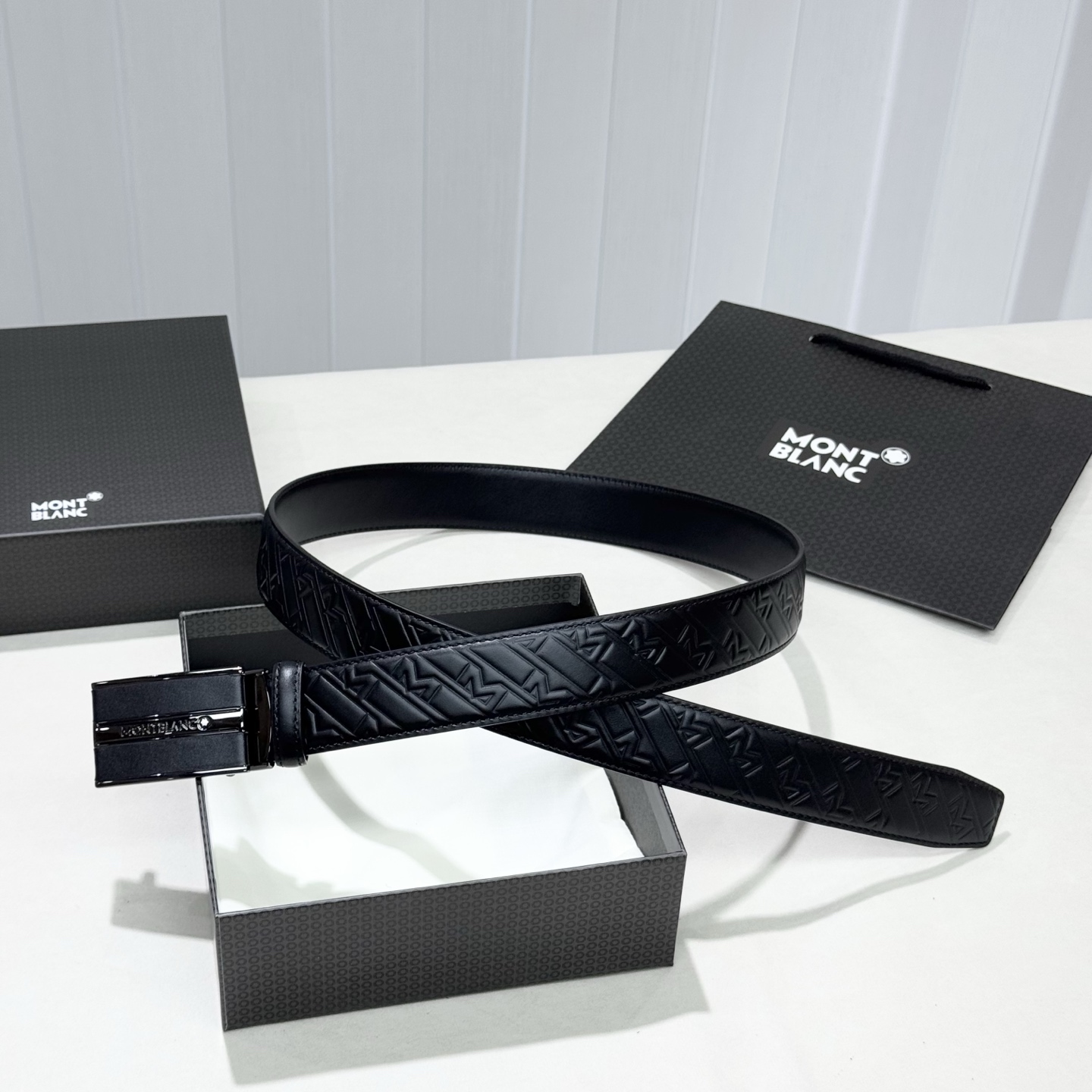 。 万宝龙。 商务休闲、正装均可佩戴！3.5cm 最新款扣头，抛光扣头、时尚百搭