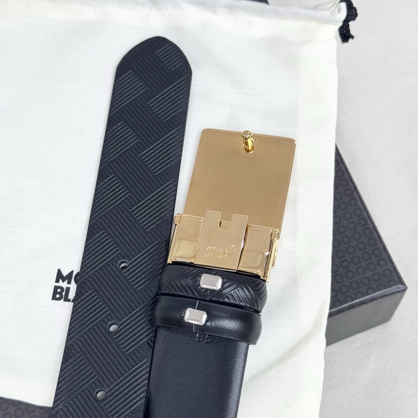 🎩🎩男士万宝龙🐲柔软细腻，百搭大方，宽3.5CM 、可裁剪款式官网同步，商务休闲均可使用！