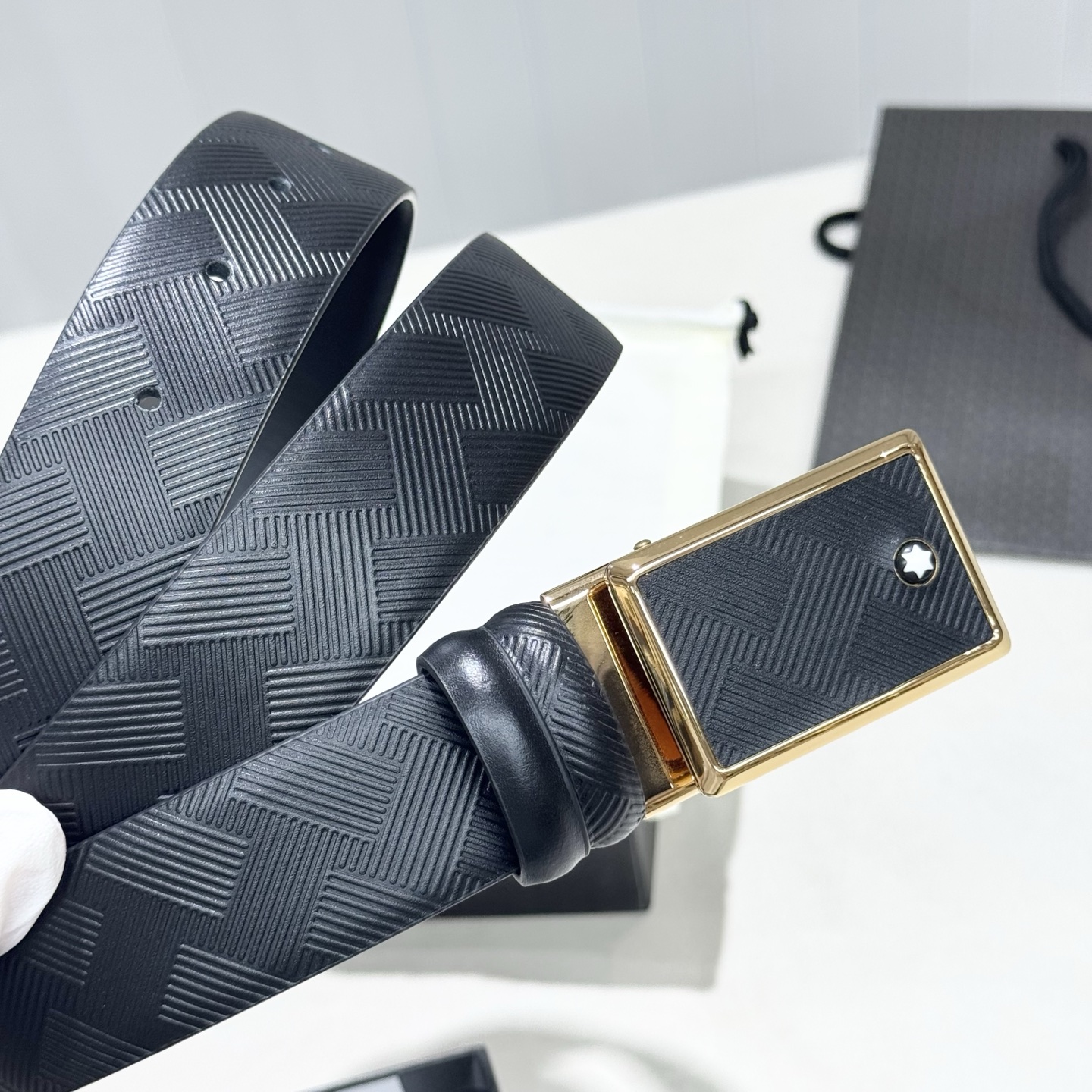 🎩🎩男士万宝龙🐲柔软细腻，百搭大方，宽3.5CM 、可裁剪款式官网同步，商务休闲均可使用！