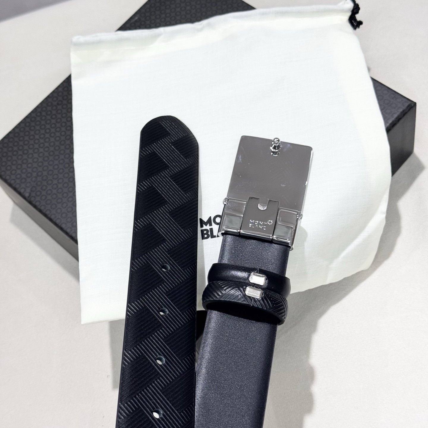 🎩🎩男士万宝龙🐲柔软细腻，百搭大方，宽3.5CM 、可裁剪款式官网同步，商务休闲均可使用！