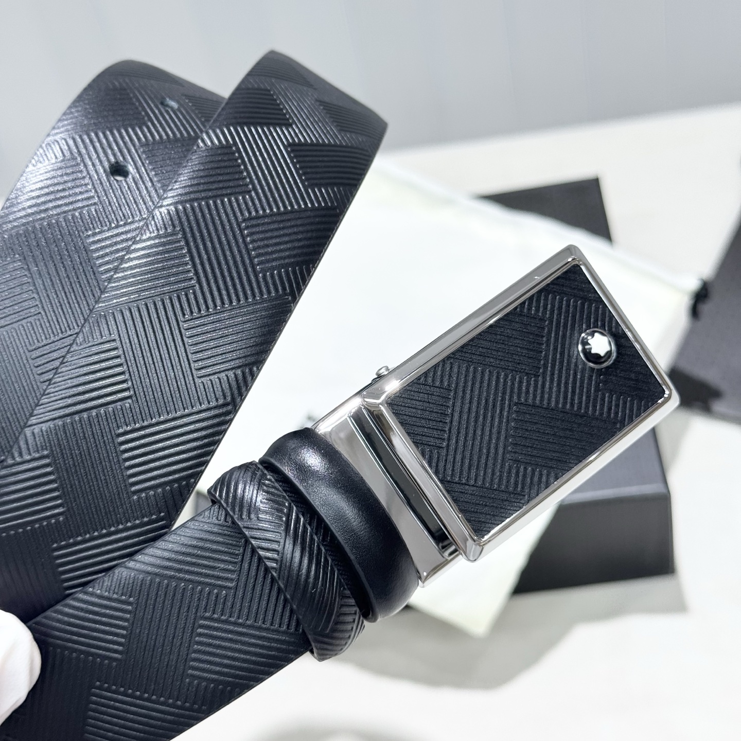 🎩🎩男士万宝龙🐲柔软细腻，百搭大方，宽3.5CM 、可裁剪款式官网同步，商务休闲均可使用！