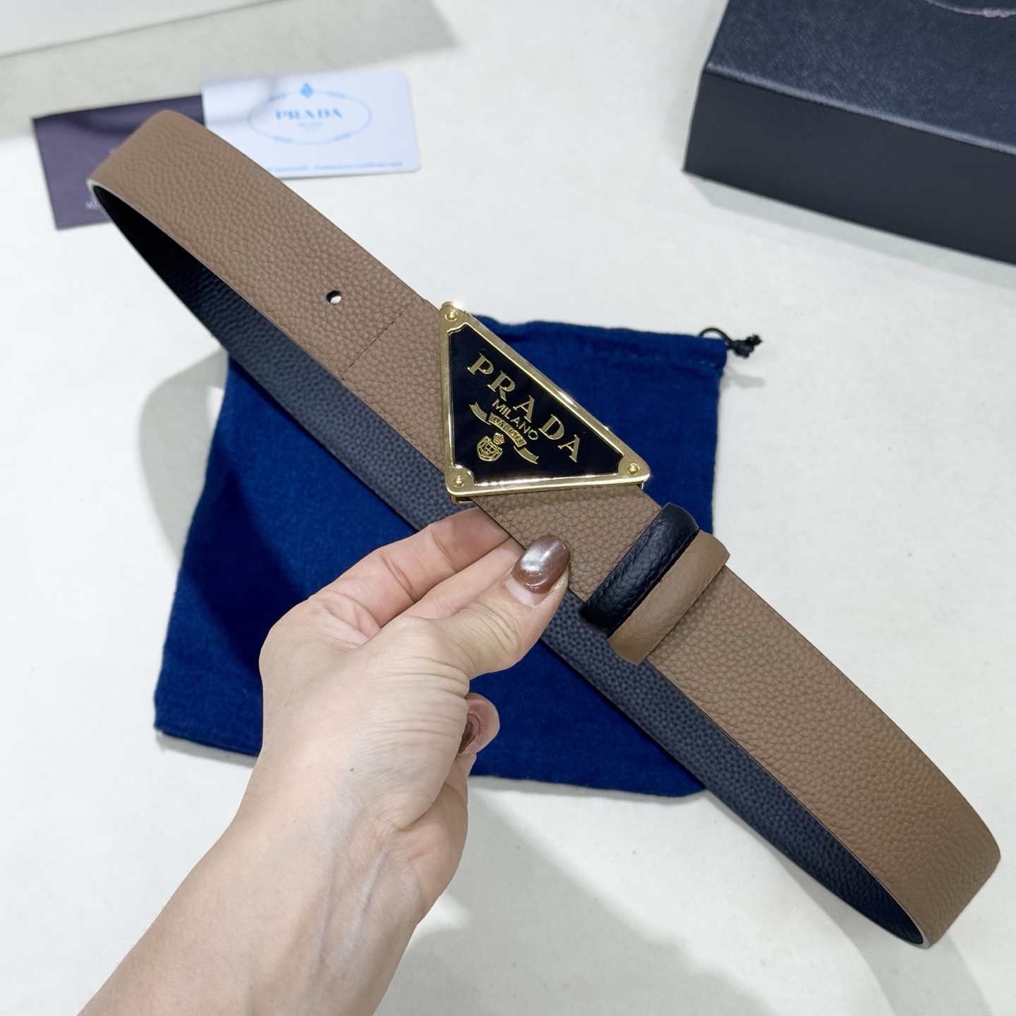 普拉达 挺拔有型百搭大方 宽3 5CM 官网同步 进口togo牛皮 纯铜五金