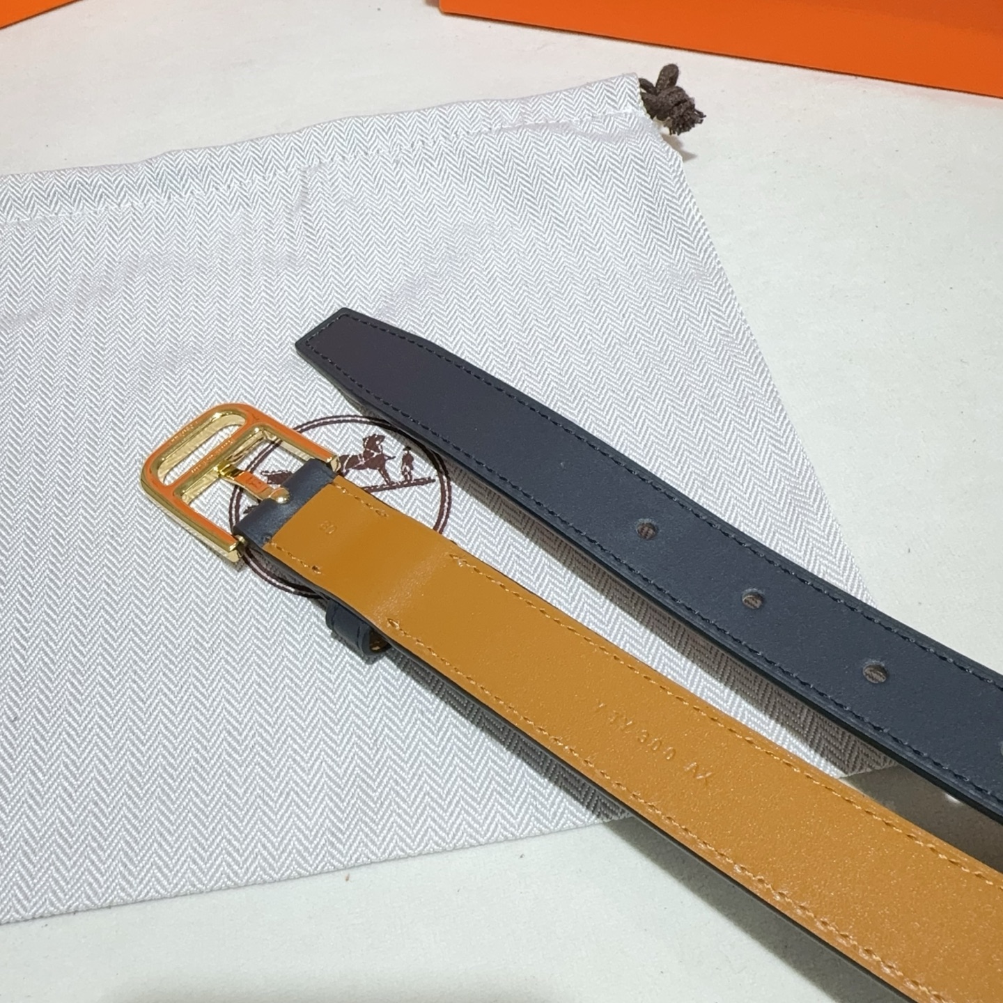 爱马仕 Hunter牛皮腰带 搭配金属皮带扣 （蓝色亮金扣）