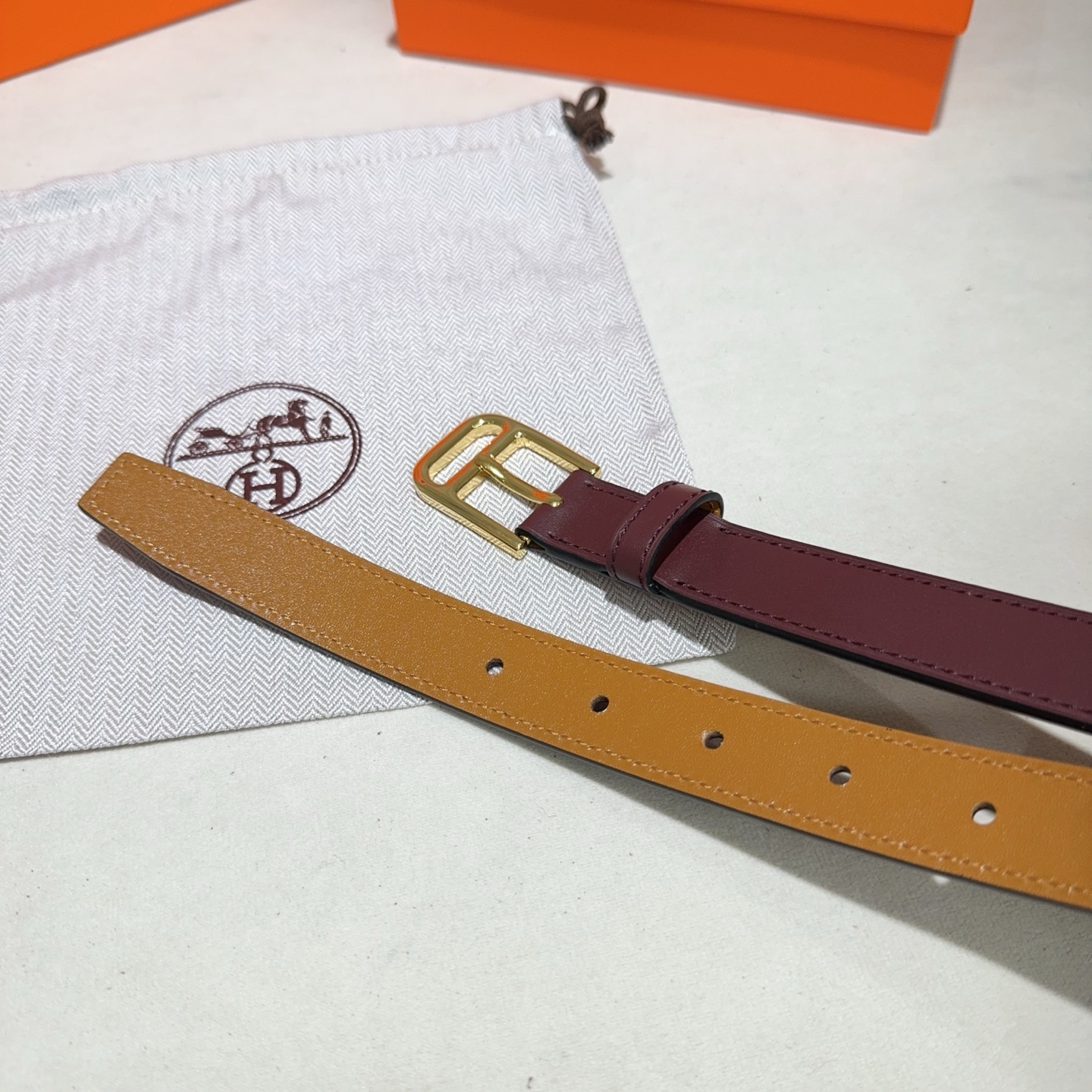 爱马仕 Hunter牛皮腰带 搭配金属皮带扣 (酒红色亮金扣)-Top High Quatity Cheap Sneakers Fashion Clothing Clothes Bags handbags Shoes of all Brand wholesale With The best Quality And Beautiful Price from China Factory Chinese suppliers wholesaler seller 爱马仕 Hunter牛皮腰带 搭配金属皮带扣 (酒红色亮金扣)