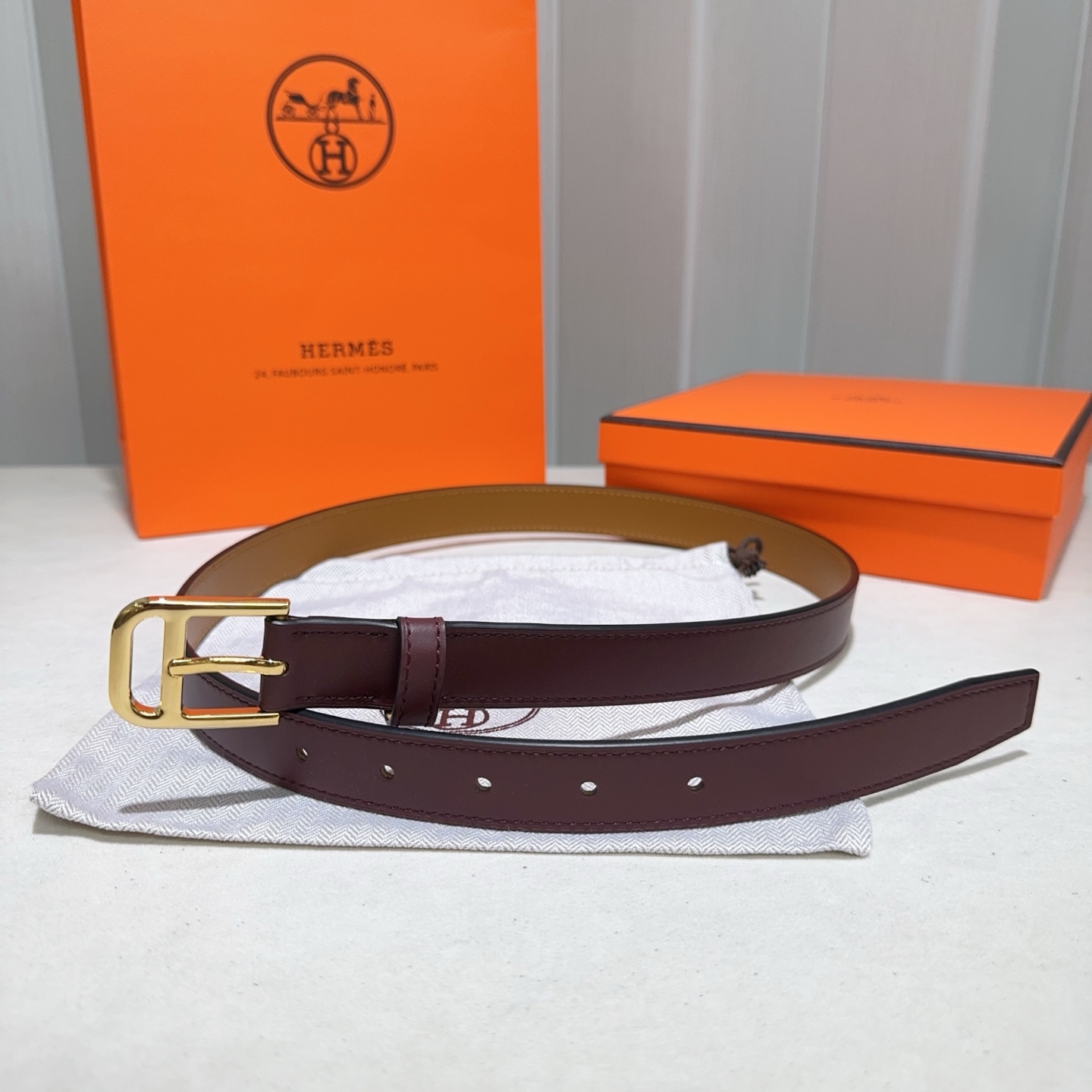 爱马仕 Hunter牛皮腰带 搭配金属皮带扣 (酒红色亮金扣)-Top High Quatity Cheap Sneakers Fashion Clothing Clothes Bags handbags Shoes of all Brand wholesale With The best Quality And Beautiful Price from China Factory Chinese suppliers wholesaler seller 爱马仕 Hunter牛皮腰带 搭配金属皮带扣 (酒红色亮金扣)