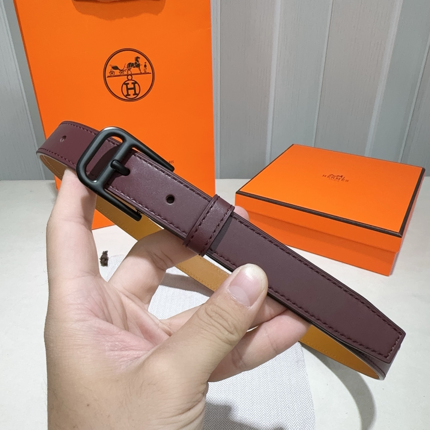 爱马仕 Hunter牛皮腰带 搭配金属皮带扣 (酒红色烤漆黑扣)-Top High Quatity Cheap Sneakers Fashion Clothing Clothes Bags handbags Shoes of all Brand wholesale With The best Quality And Beautiful Price from China Factory Chinese suppliers wholesaler seller 爱马仕 Hunter牛皮腰带 搭配金属皮带扣 (酒红色烤漆黑扣)