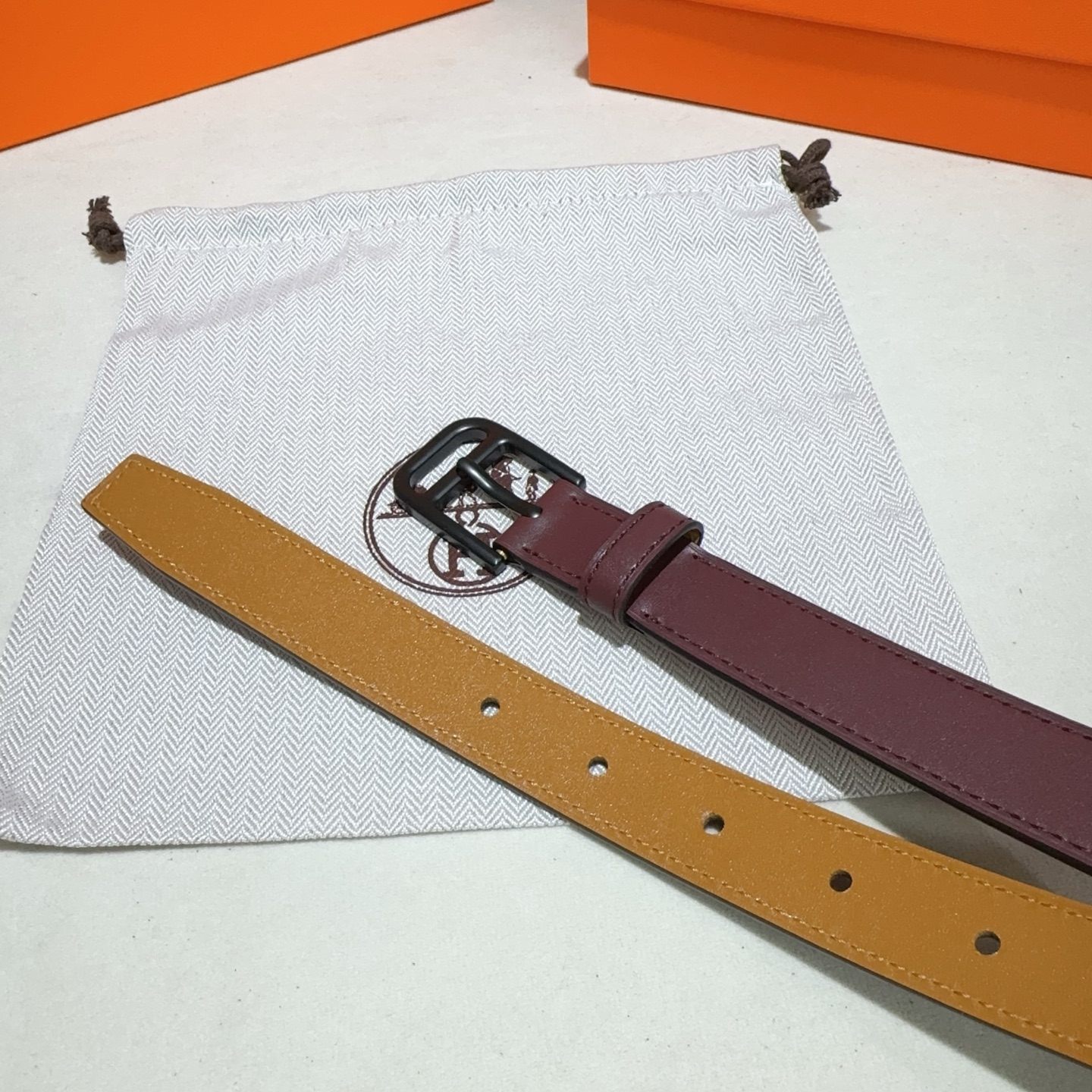爱马仕 Hunter牛皮腰带 搭配金属皮带扣 (酒红色烤漆黑扣)-Top High Quatity Cheap Sneakers Fashion Clothing Clothes Bags handbags Shoes of all Brand wholesale With The best Quality And Beautiful Price from China Factory Chinese suppliers wholesaler seller 爱马仕 Hunter牛皮腰带 搭配金属皮带扣 (酒红色烤漆黑扣)
