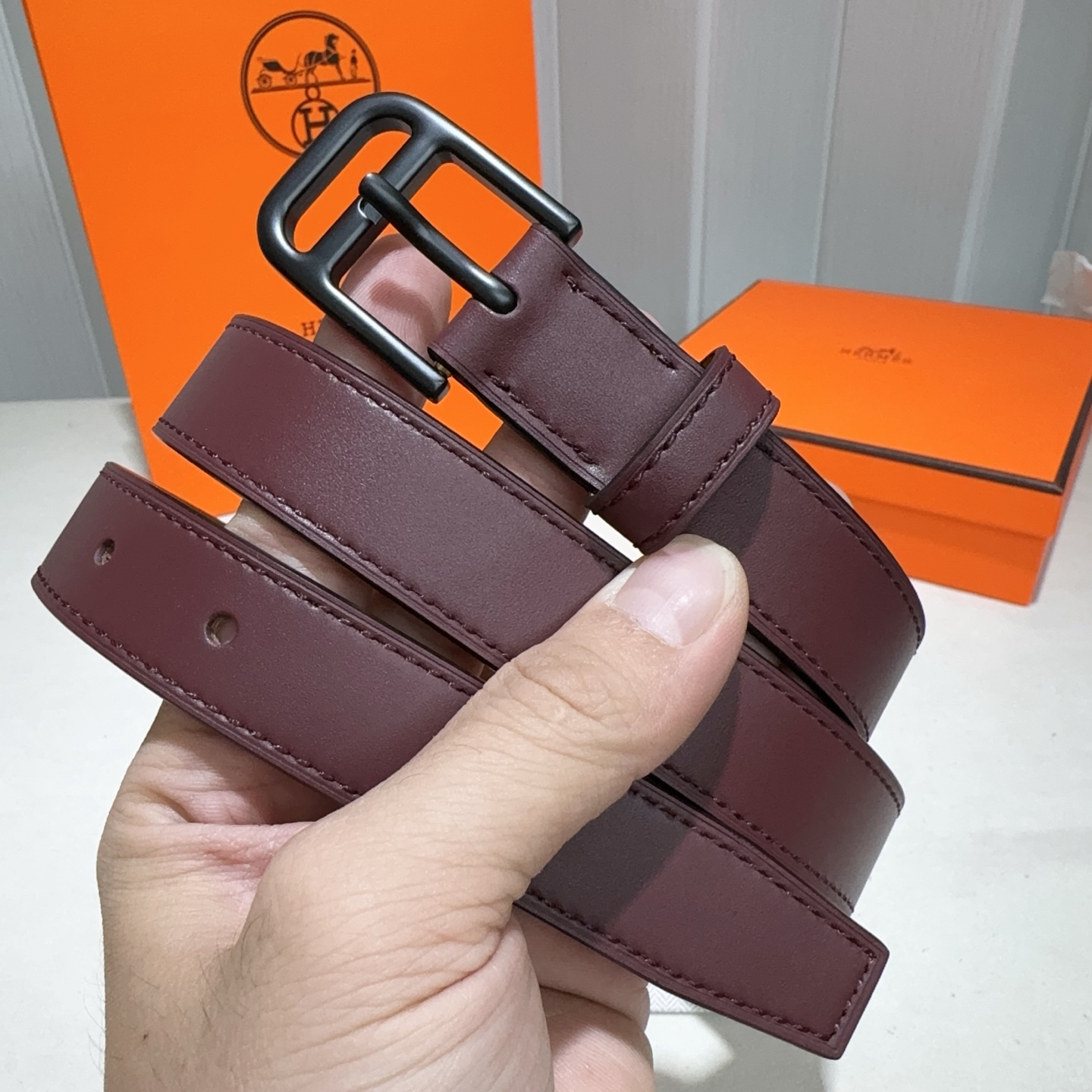 爱马仕 Hunter牛皮腰带 搭配金属皮带扣 (酒红色烤漆黑扣)-Top High Quatity Cheap Sneakers Fashion Clothing Clothes Bags handbags Shoes of all Brand wholesale With The best Quality And Beautiful Price from China Factory Chinese suppliers wholesaler seller 爱马仕 Hunter牛皮腰带 搭配金属皮带扣 (酒红色烤漆黑扣)