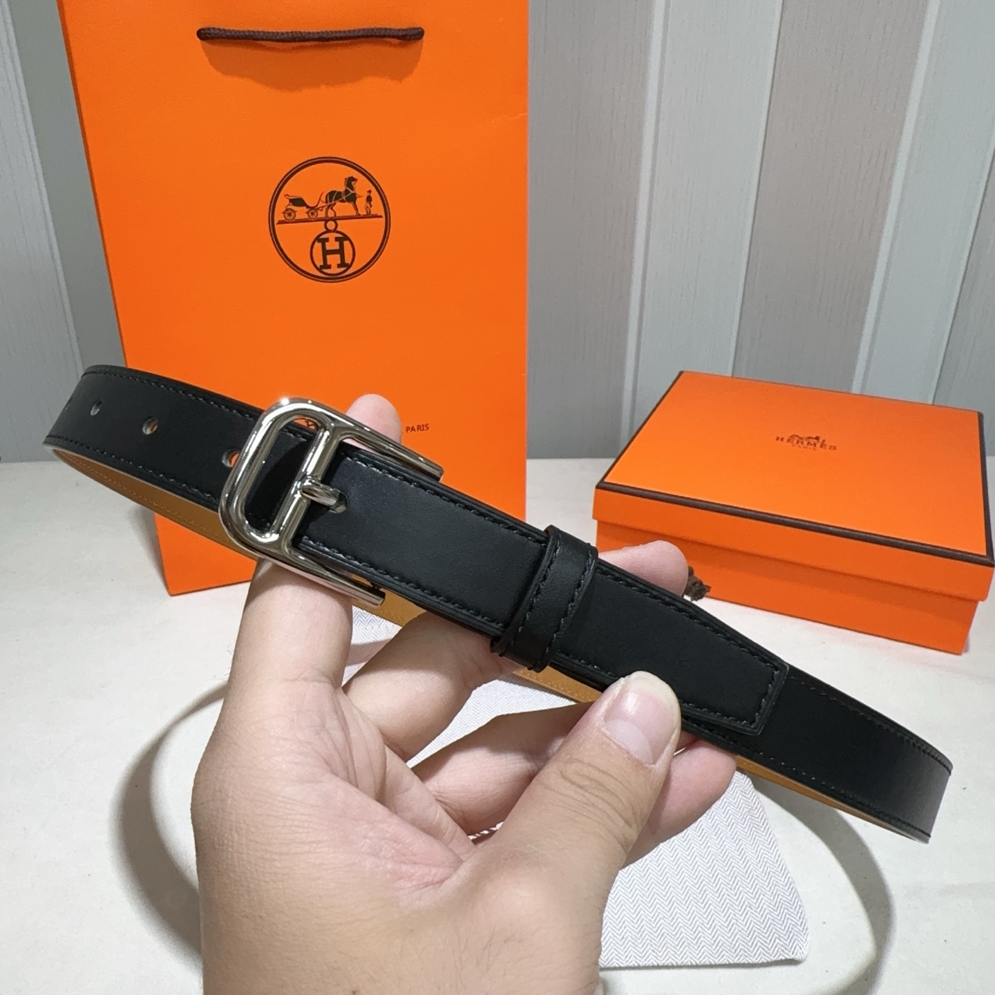 爱马仕 Hunter牛皮腰带 搭配金属皮带扣 本季 Romain 35腰带演绎（黑色亮银扣）