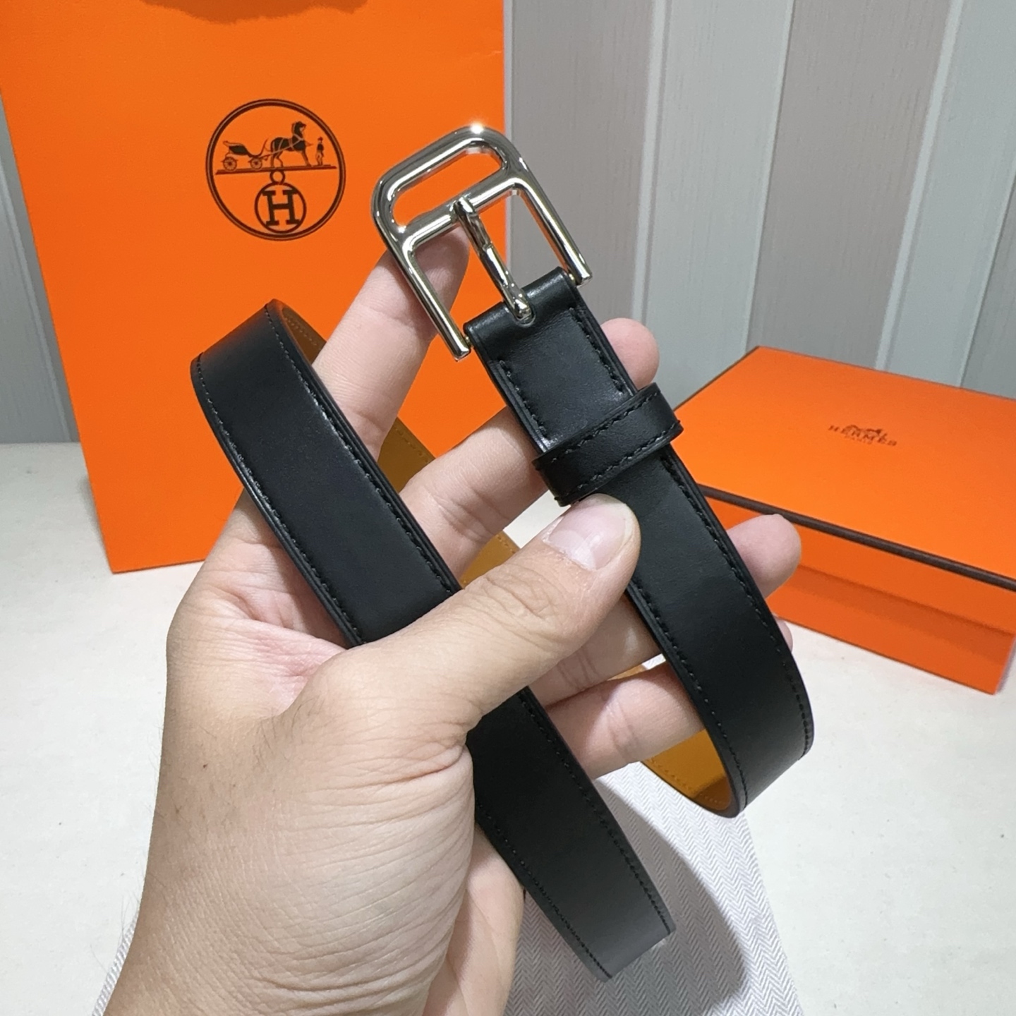 爱马仕 Hunter牛皮腰带 搭配金属皮带扣 本季 Romain 35腰带演绎（黑色亮银扣）