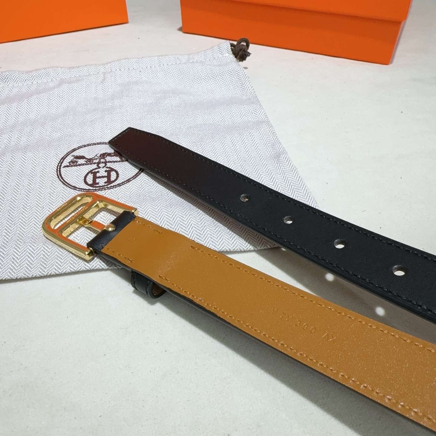 爱马仕 Hunter牛皮腰带 搭配金属皮带扣-Top High Quatity Cheap Sneakers Fashion Clothing Clothes Bags handbags Shoes of all Brand wholesale With The best Quality And Beautiful Price from China Factory Chinese suppliers wholesaler seller 爱马仕 Hunter牛皮腰带 搭配金属皮带扣
