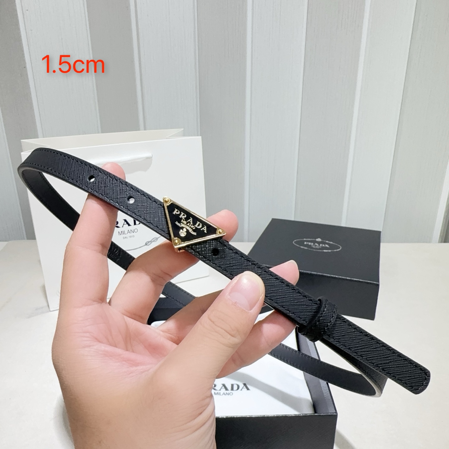 普拉达 Saffiano 皮革腰带 采用头层小牛皮纯铜精品扣头打造 黑色 土黄 酒红金色 银色扣头-Chinese wholesaler seller Clothes Bags handbags wholesale Shoes High Quatity wholesaler seller Cheap Sneakers from China Factory Chinese suppliers china wholesale clothing wholesaler seller 普拉达 Saffiano 皮革腰带 采用头层小牛皮纯铜精品扣头打造 黑色 土黄 酒红金色 银色扣头