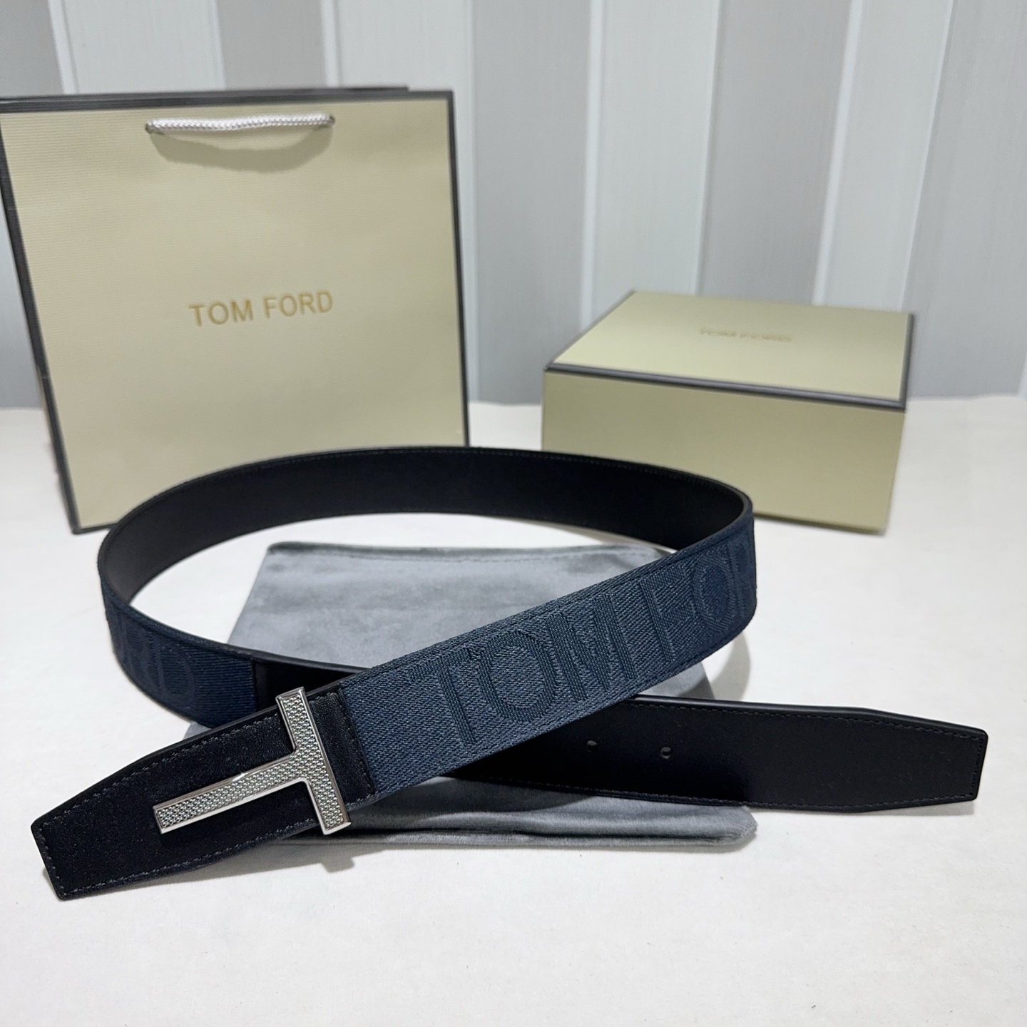 男士TF(汤尼.福特) 采用织带布搭配双面头层牛皮 金色 银色 扣头-Top High Quatity Cheap Sneakers Fashion Clothing Clothes Bags handbags Shoes of all Brand wholesale With The best Quality And Beautiful Price from China Factory Chinese suppliers wholesaler seller 男士TF(汤尼.福特) 采用织带布搭配双面头层牛皮 金色 银色 扣头