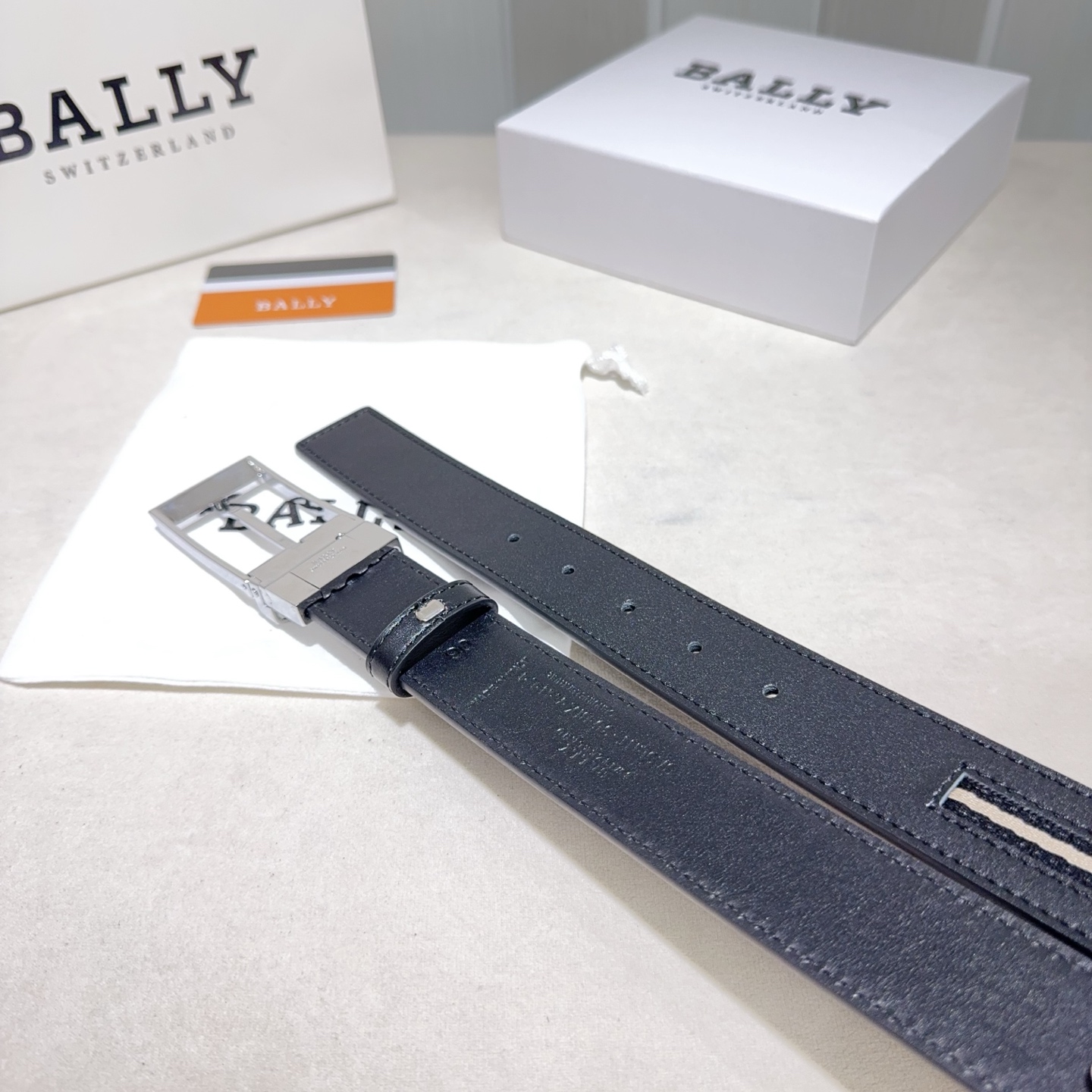 BALLY (巴利) 黑白布接黑色牛皮银色 扣头-Chinese wholesaler seller Clothes Bags handbags wholesale Shoes High Quatity wholesaler seller Cheap Sneakers from China Factory Chinese suppliers china wholesale clothing wholesaler seller BALLY (巴利) 黑白布接黑色牛皮银色 扣头
