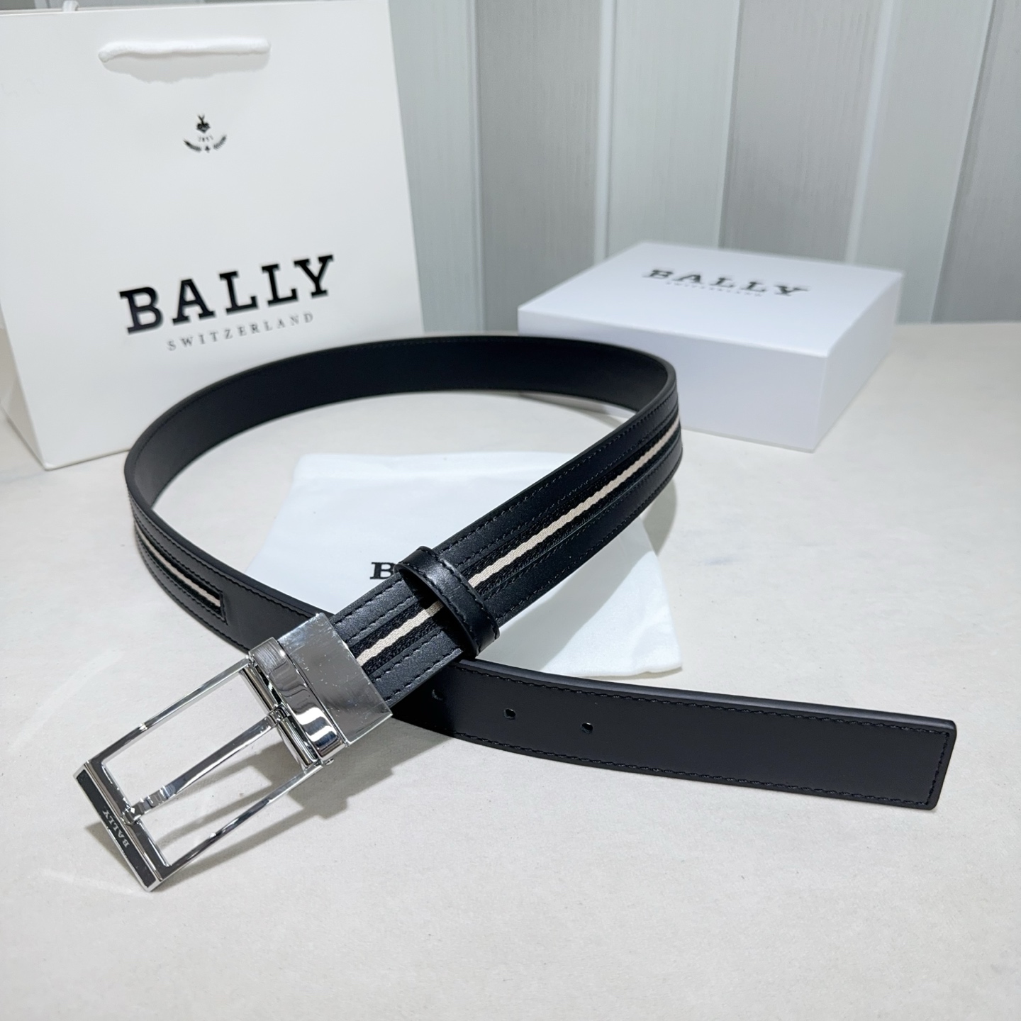 BALLY (巴利) 黑白布接黑色牛皮银色 扣头-Chinese wholesaler seller Clothes Bags handbags wholesale Shoes High Quatity wholesaler seller Cheap Sneakers from China Factory Chinese suppliers china wholesale clothing wholesaler seller BALLY (巴利) 黑白布接黑色牛皮银色 扣头