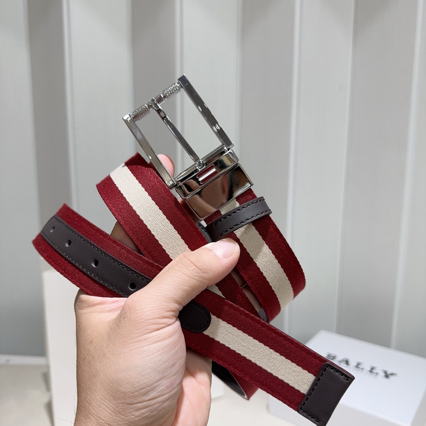 BALLY (巴利) 红白布搭咖色牛皮银色 扣头