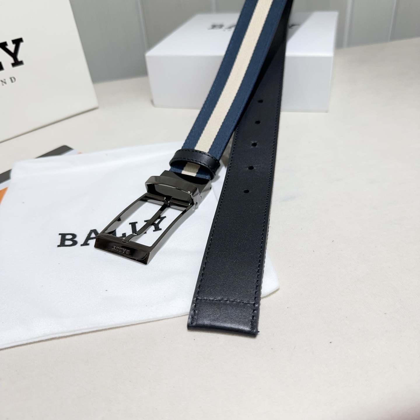 BALLY (巴利) 蓝白布搭黑色牛皮抢色 扣头-Chinese wholesaler seller Clothes Bags handbags wholesale Shoes High Quatity wholesaler seller Cheap Sneakers from China Factory Chinese suppliers china wholesale clothing wholesaler seller BALLY (巴利) 蓝白布搭黑色牛皮抢色 扣头