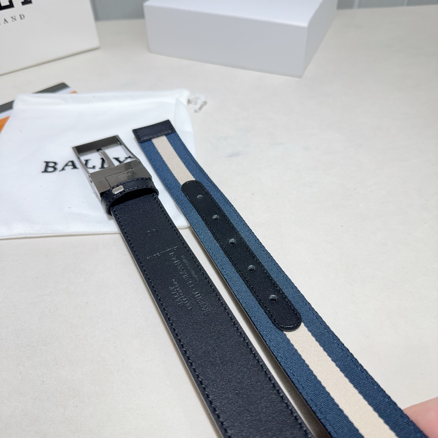 BALLY (巴利) 蓝白布搭黑色牛皮抢色 扣头-Chinese wholesaler seller Clothes Bags handbags wholesale Shoes High Quatity wholesaler seller Cheap Sneakers from China Factory Chinese suppliers china wholesale clothing wholesaler seller BALLY (巴利) 蓝白布搭黑色牛皮抢色 扣头