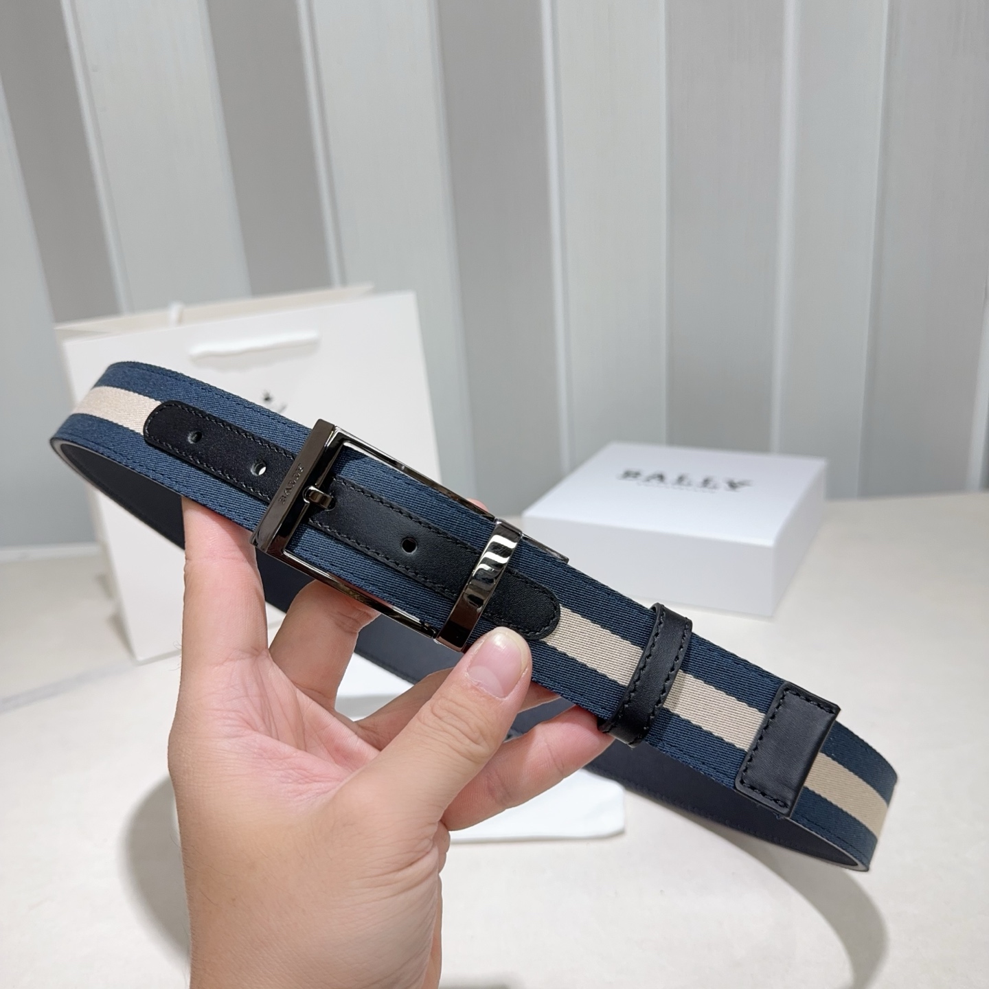 BALLY (巴利) 蓝白布搭黑色牛皮抢色 扣头-Chinese wholesaler seller Clothes Bags handbags wholesale Shoes High Quatity wholesaler seller Cheap Sneakers from China Factory Chinese suppliers china wholesale clothing wholesaler seller BALLY (巴利) 蓝白布搭黑色牛皮抢色 扣头