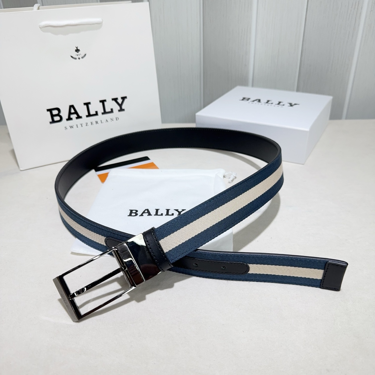 BALLY (巴利) 蓝白布搭黑色牛皮抢色 扣头-Chinese wholesaler seller Clothes Bags handbags wholesale Shoes High Quatity wholesaler seller Cheap Sneakers from China Factory Chinese suppliers china wholesale clothing wholesaler seller BALLY (巴利) 蓝白布搭黑色牛皮抢色 扣头