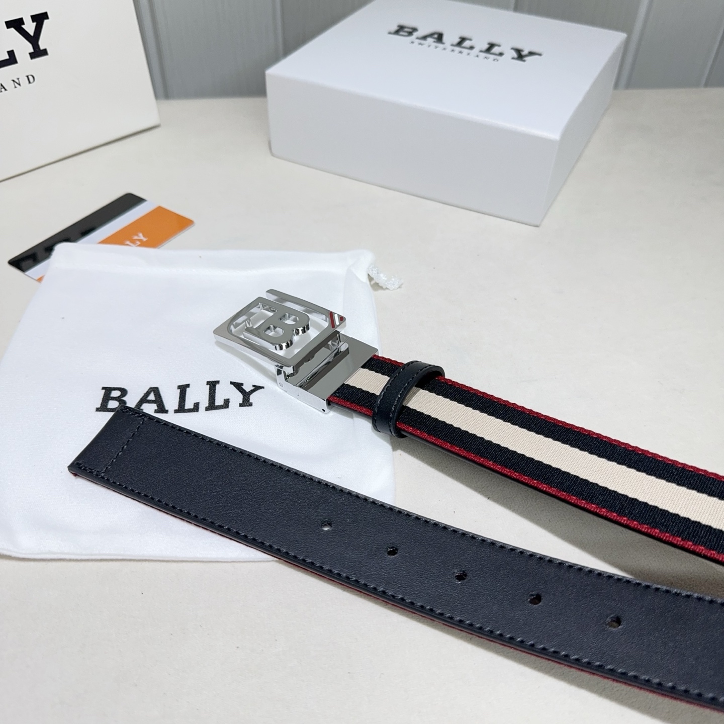 BALLY (巴利) 黑白布红边搭黑色牛皮银色 扣头-Chinese UA Cheap High Quatity Brand Clothes Bags handbags Sneakers wholesale wholesaler seller from China Factory suppliers Fashion Clothing Shoes best Quality Beautiful Price BALLY (巴利) 黑白布红边搭黑色牛皮银色 扣头