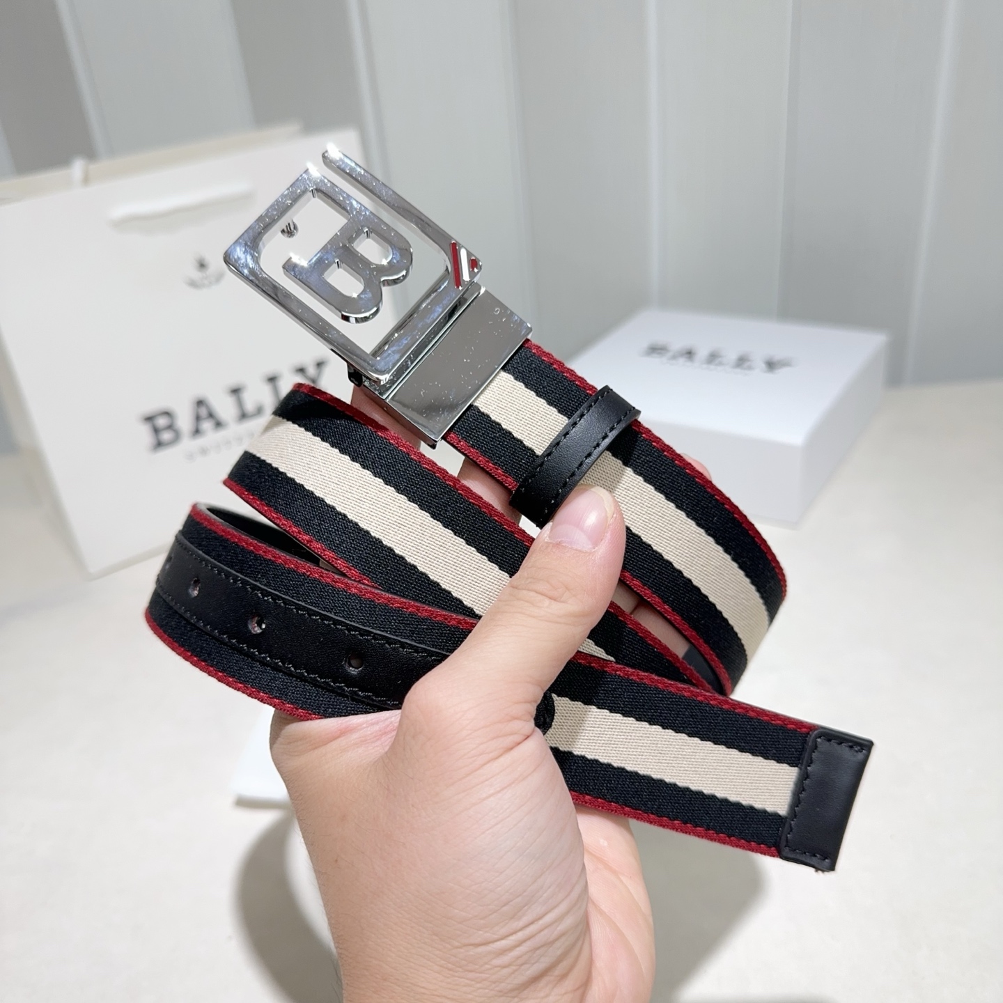 BALLY (巴利) 黑白布红边搭黑色牛皮银色 扣头-Chinese UA Cheap High Quatity Brand Clothes Bags handbags Sneakers wholesale wholesaler seller from China Factory suppliers Fashion Clothing Shoes best Quality Beautiful Price BALLY (巴利) 黑白布红边搭黑色牛皮银色 扣头