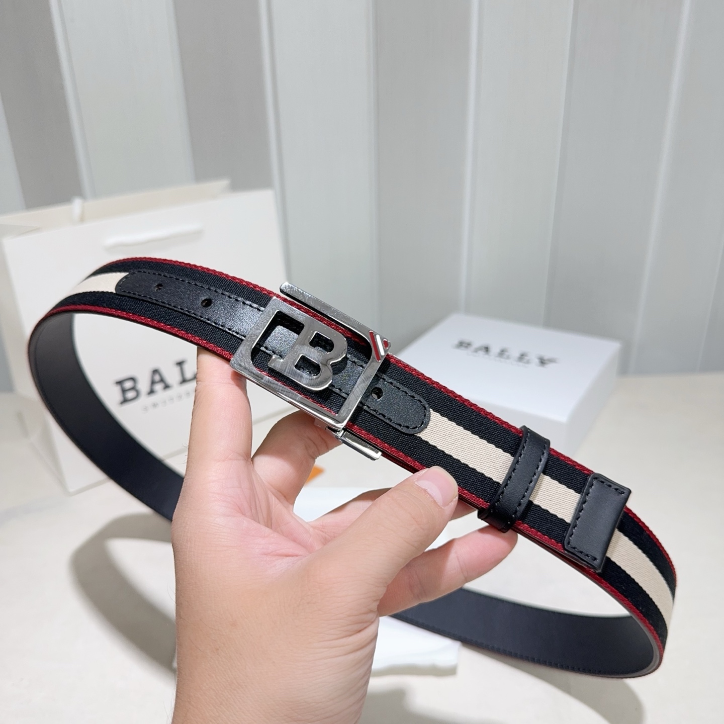 BALLY (巴利) 黑白布红边搭黑色牛皮银色 扣头-Chinese UA Cheap High Quatity Brand Clothes Bags handbags Sneakers wholesale wholesaler seller from China Factory suppliers Fashion Clothing Shoes best Quality Beautiful Price BALLY (巴利) 黑白布红边搭黑色牛皮银色 扣头