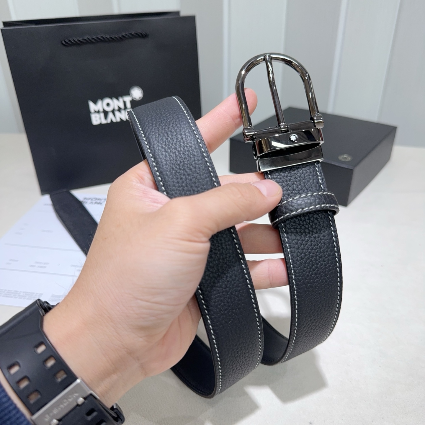 Montblanc (万宝龙) 采用togo 细纳帕 双面头层牛皮 黑色白线 亮金 亮银 亮枪 扣头-Chinese wholesaler seller Clothes Bags handbags wholesale Shoes High Quatity wholesaler seller Cheap Sneakers from China Factory Chinese suppliers china wholesale clothing wholesaler seller Montblanc (万宝龙) 采用togo 细纳帕 双面头层牛皮 黑色白线 亮金 亮银 亮枪 扣头