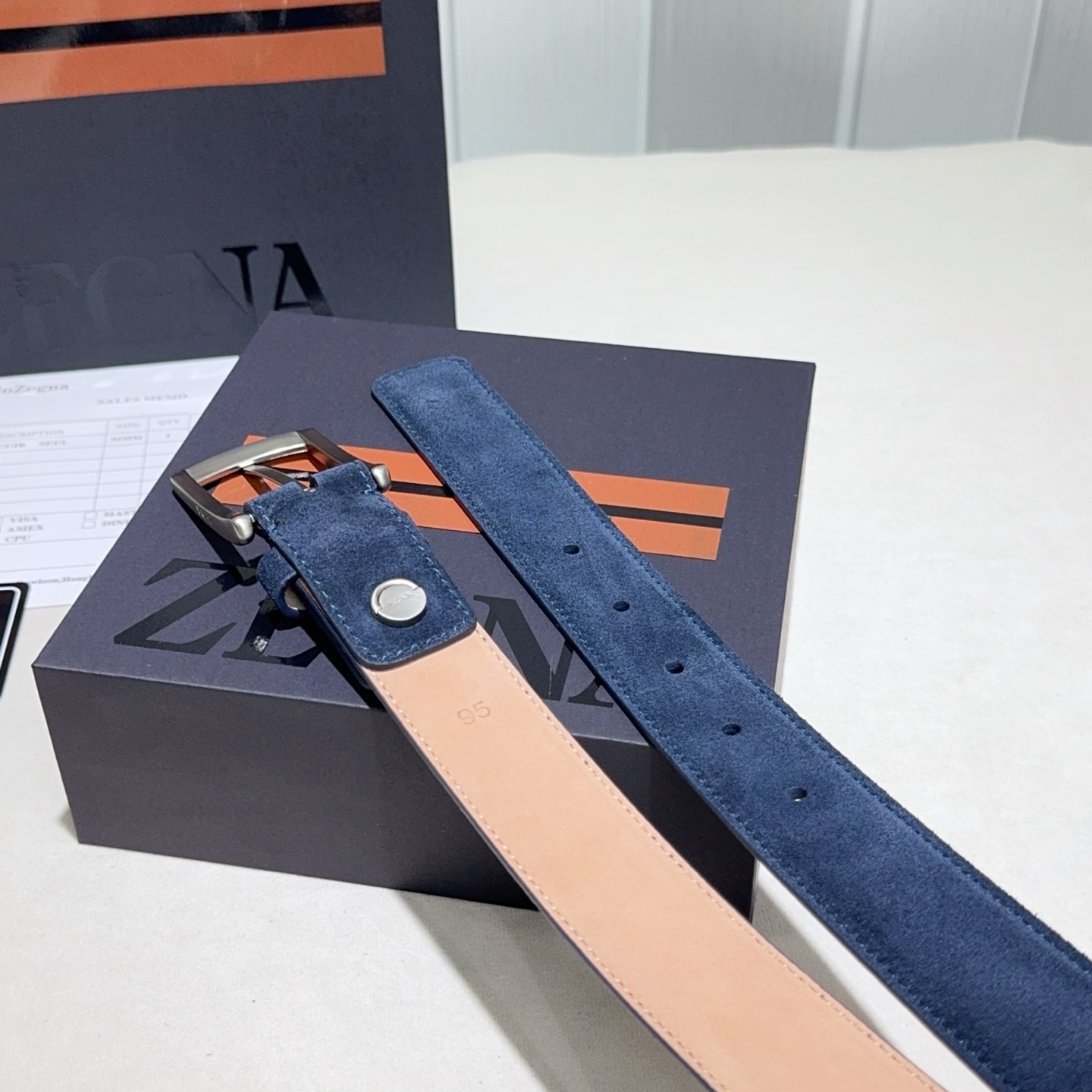 Zegna（杰尼亚） 采用绒面皮头层磨砂底 黑色 麻灰 棕色 蓝色带磨砂银扣