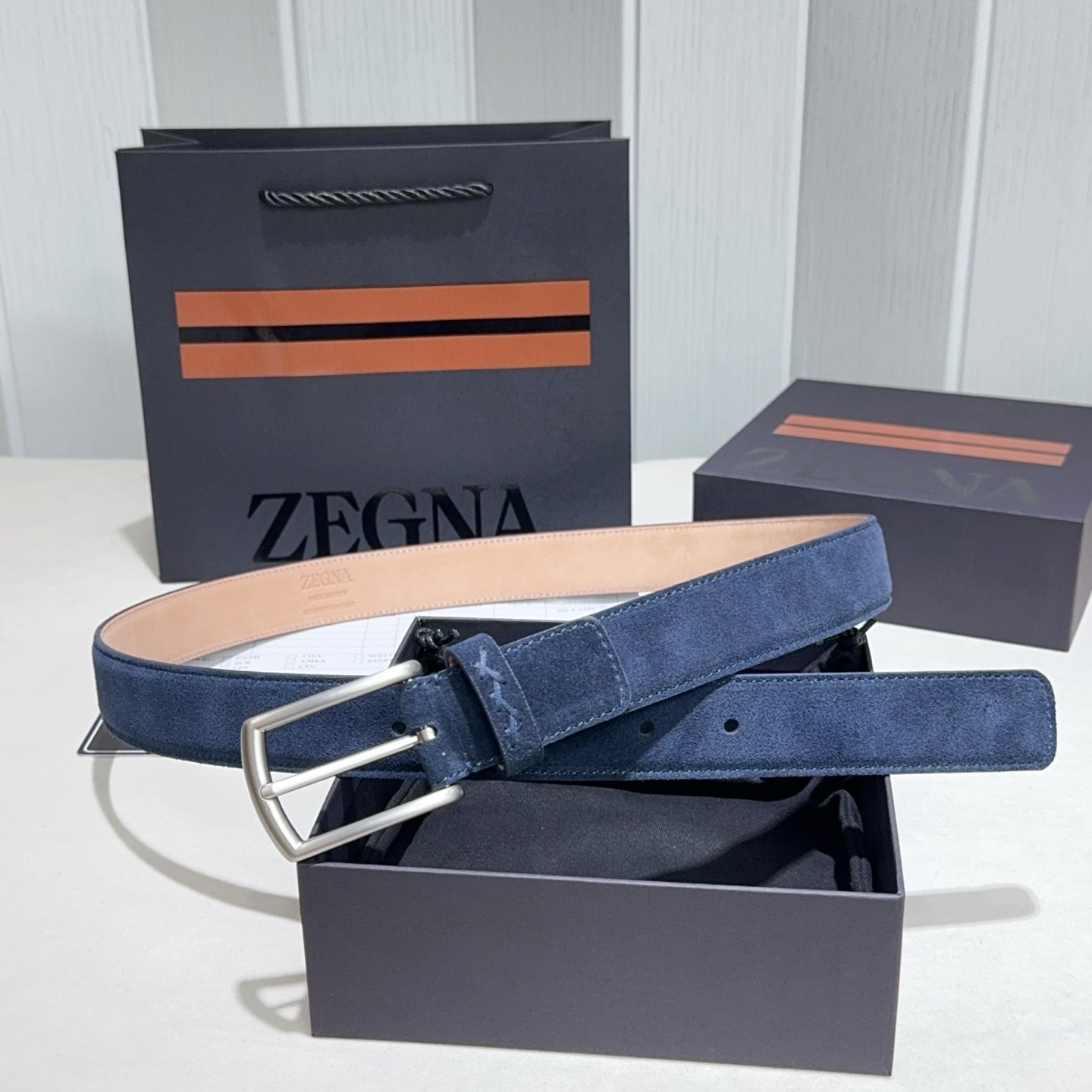 Zegna（杰尼亚） 采用绒面皮头层磨砂底 黑色 麻灰 棕色 蓝色带磨砂银扣