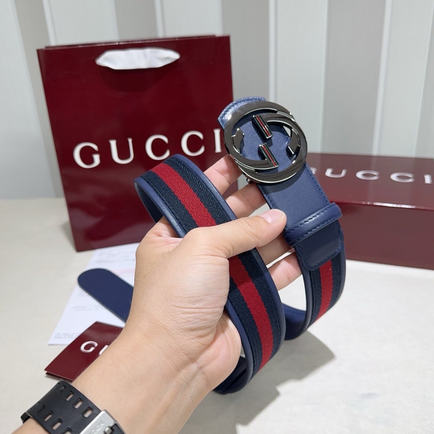 GUCCI(古奇新款) 采用织带布搭配双面头层牛皮 红蓝布包边蓝色牛皮亮金 亮银 亮枪 扣头-Top High Quatity Cheap Sneakers Fashion Clothing Clothes Bags handbags Shoes of all Brand wholesale With The best Quality And Beautiful Price from China Factory Chinese suppliers wholesaler seller GUCCI(古奇新款) 采用织带布搭配双面头层牛皮 红蓝布包边蓝色牛皮亮金 亮银 亮枪 扣头