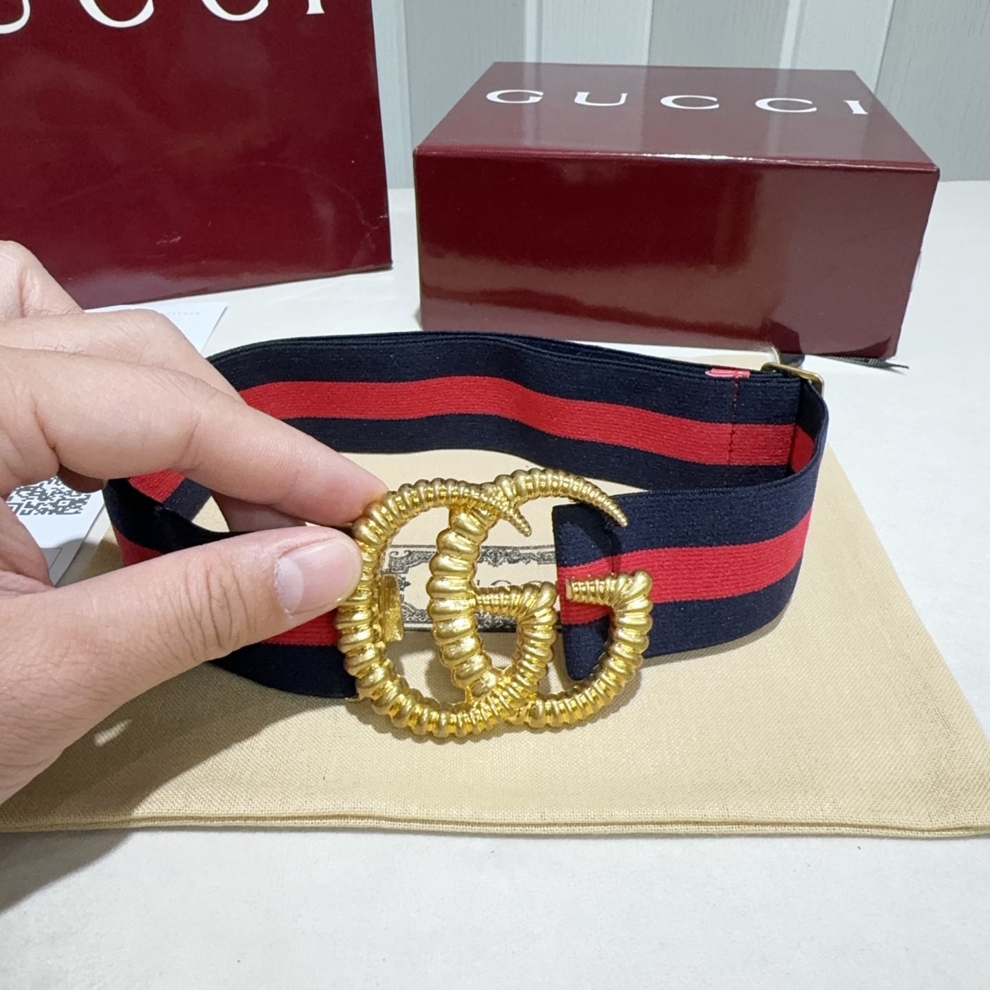GUCCI(古奇经典重现) 采用弹力尼龙布 复古扣头打造 柔软细腻-Chinese wholesaler seller Clothes Bags handbags wholesale Shoes High Quatity wholesaler seller Cheap Sneakers from China Factory Chinese suppliers china wholesale clothing wholesaler seller GUCCI(古奇经典重现) 采用弹力尼龙布 复古扣头打造 柔软细腻