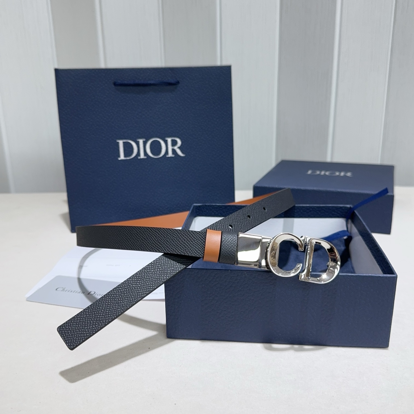 Christian Dior(迪奥) 30 Montaigne 双面腰带 黑色搭配干邑棕色亮银扣-Chinese wholesaler seller Clothes Bags handbags wholesale Shoes High Quatity wholesaler seller Cheap Sneakers from China Factory Chinese suppliers china wholesale clothing wholesaler seller Christian Dior(迪奥) 30 Montaigne 双面腰带 黑色搭配干邑棕色亮银扣
