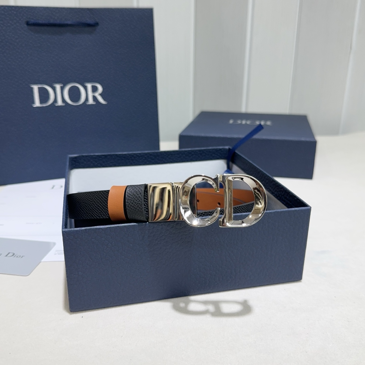 Christian Dior(迪奥) 30 Montaigne 双面腰带 黑色搭配干邑棕色亮银扣-Chinese wholesaler seller Clothes Bags handbags wholesale Shoes High Quatity wholesaler seller Cheap Sneakers from China Factory Chinese suppliers china wholesale clothing wholesaler seller Christian Dior(迪奥) 30 Montaigne 双面腰带 黑色搭配干邑棕色亮银扣