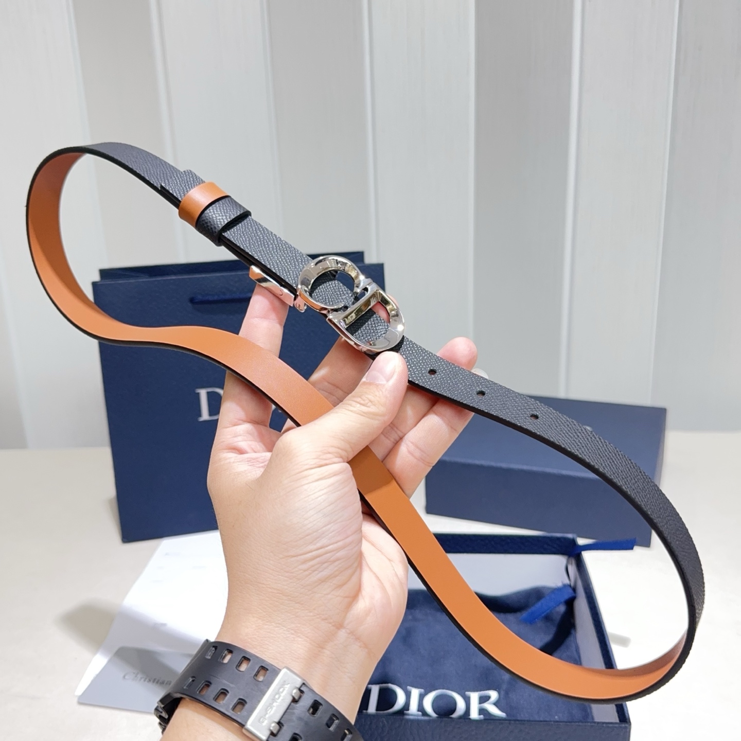Christian Dior(迪奥) 30 Montaigne 双面腰带 黑色搭配干邑棕色亮银扣-Chinese wholesaler seller Clothes Bags handbags wholesale Shoes High Quatity wholesaler seller Cheap Sneakers from China Factory Chinese suppliers china wholesale clothing wholesaler seller Christian Dior(迪奥) 30 Montaigne 双面腰带 黑色搭配干邑棕色亮银扣