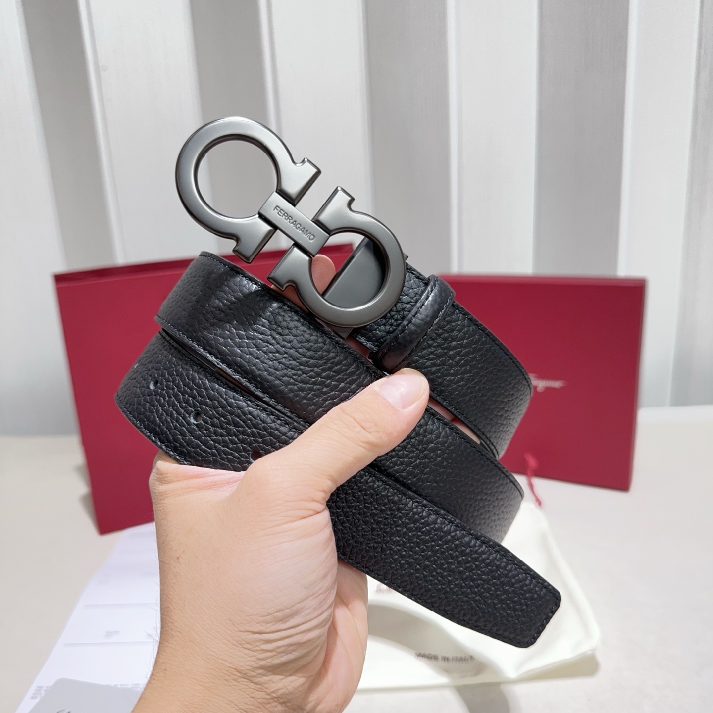 🎐 FERRAGAMO 🎐（菲拉格慕）采用双面牛皮荔枝纹搭配平纹➕精品纯铜扣头打造 柔软细腻，双面可用，