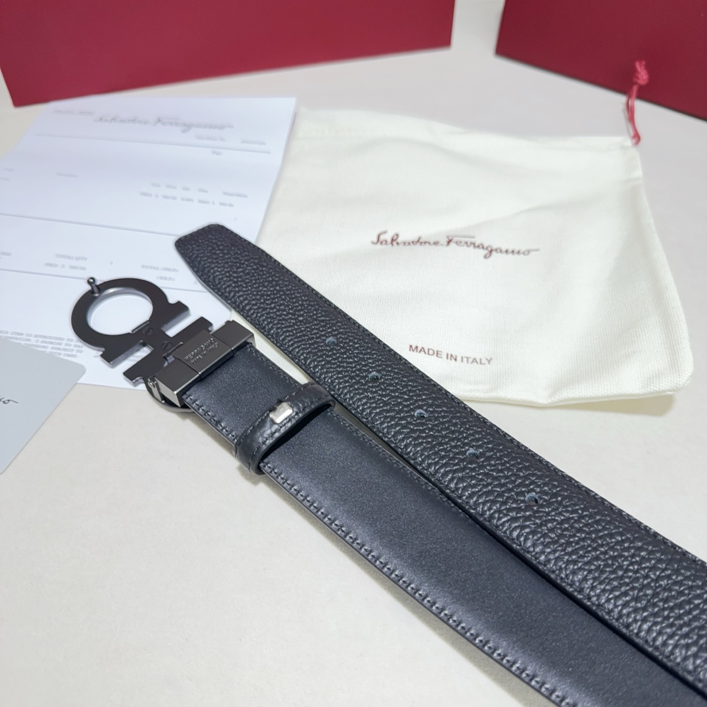 🎐 FERRAGAMO 🎐（菲拉格慕）采用双面牛皮荔枝纹搭配平纹➕精品纯铜扣头打造 柔软细腻，双面可用，