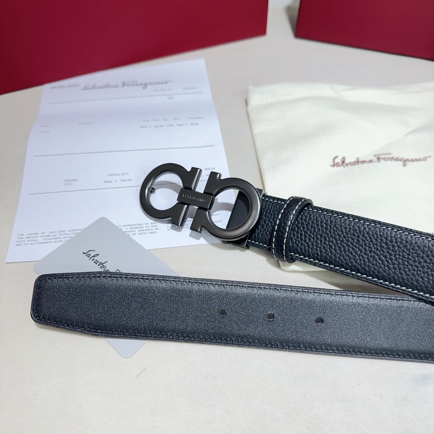 🎐 FERRAGAMO 🎐（菲拉格慕）采用双面牛皮荔枝纹搭配平纹➕精品纯铜扣头打造 柔软细腻，双面可用，