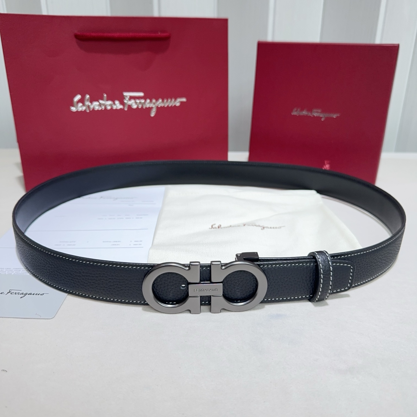 🎐 FERRAGAMO 🎐（菲拉格慕）采用双面牛皮荔枝纹搭配平纹➕精品纯铜扣头打造 柔软细腻，双面可用，