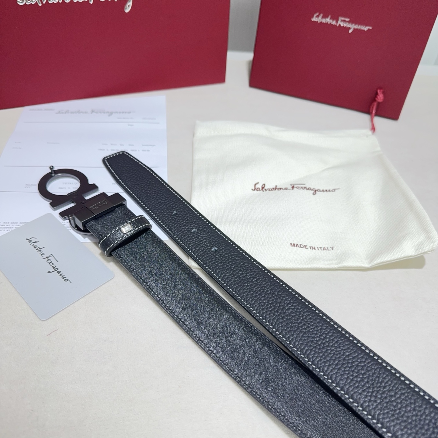 🎐 FERRAGAMO 🎐（菲拉格慕）采用双面牛皮荔枝纹搭配平纹➕精品纯铜扣头打造 柔软细腻，双面可用，