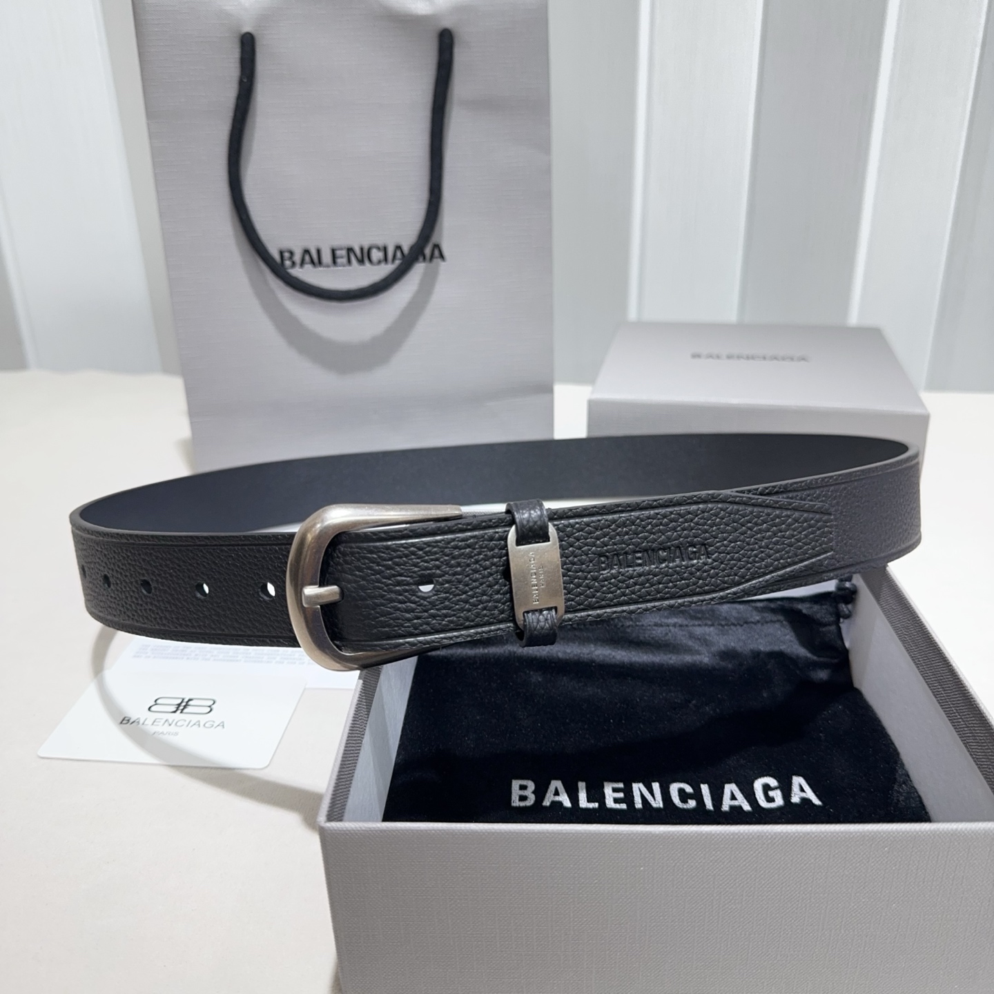 🎐 Balenciaga 🎐（巴黎世家）Suit黑色双面牛皮革腰带，饰以做旧金属配件精品扣头打造 ，尾部