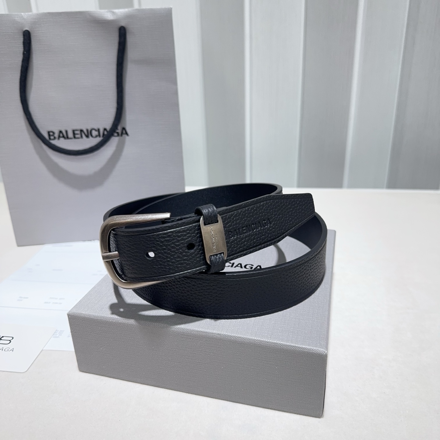 🎐 Balenciaga 🎐（巴黎世家）Suit黑色双面牛皮革腰带，饰以做旧金属配件精品扣头打造 ，尾部