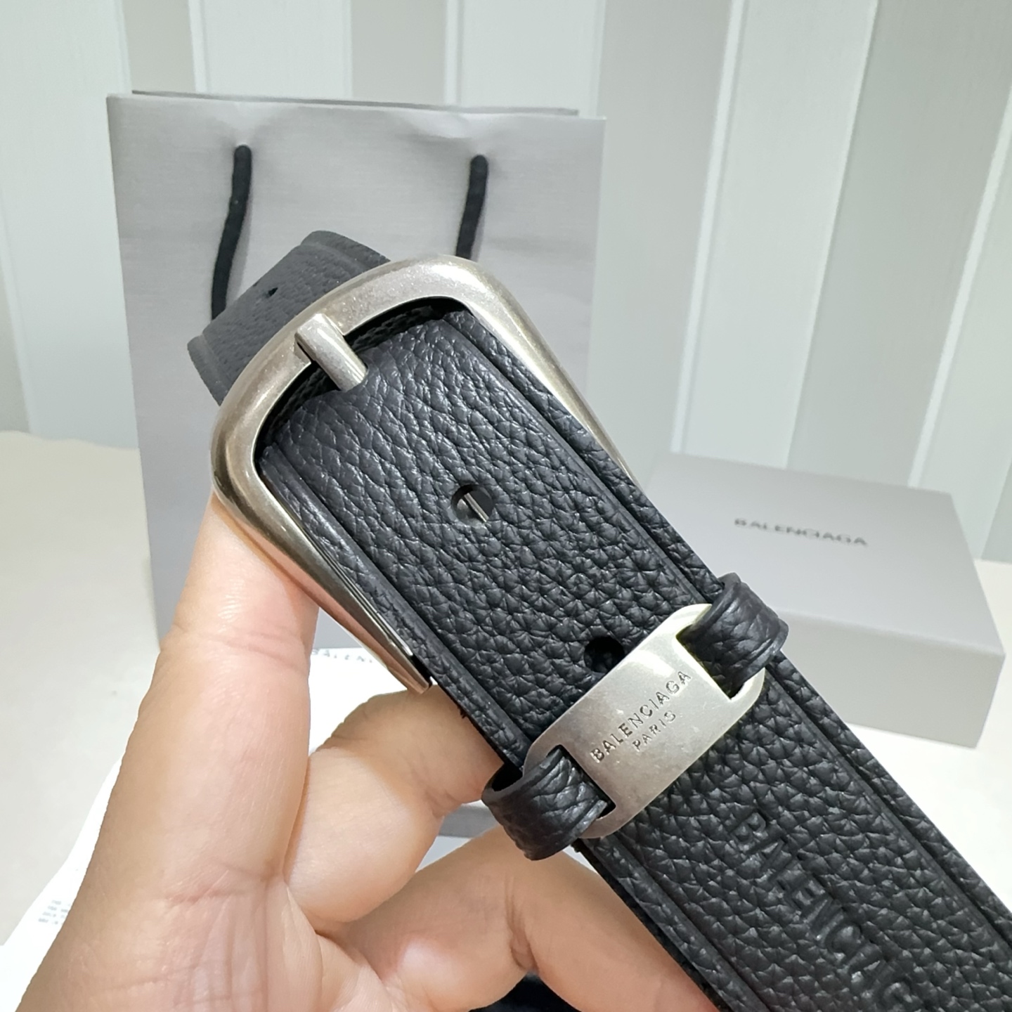 🎐 Balenciaga 🎐（巴黎世家）Suit黑色双面牛皮革腰带，饰以做旧金属配件精品扣头打造 ，尾部