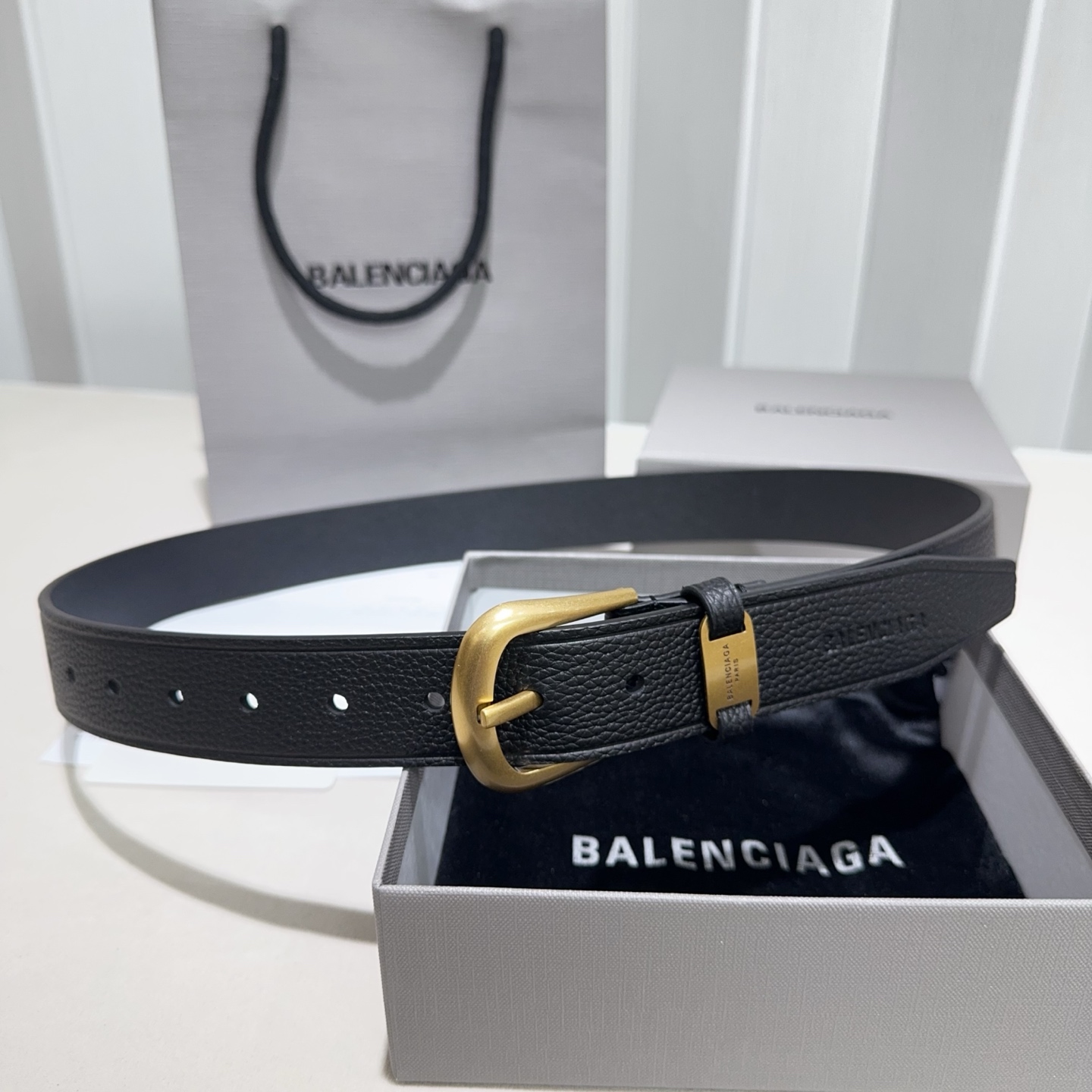 🎐 Balenciaga 🎐（巴黎世家）Suit黑色双面牛皮革腰带，饰以做旧金属配件精品扣头打造 ，尾部