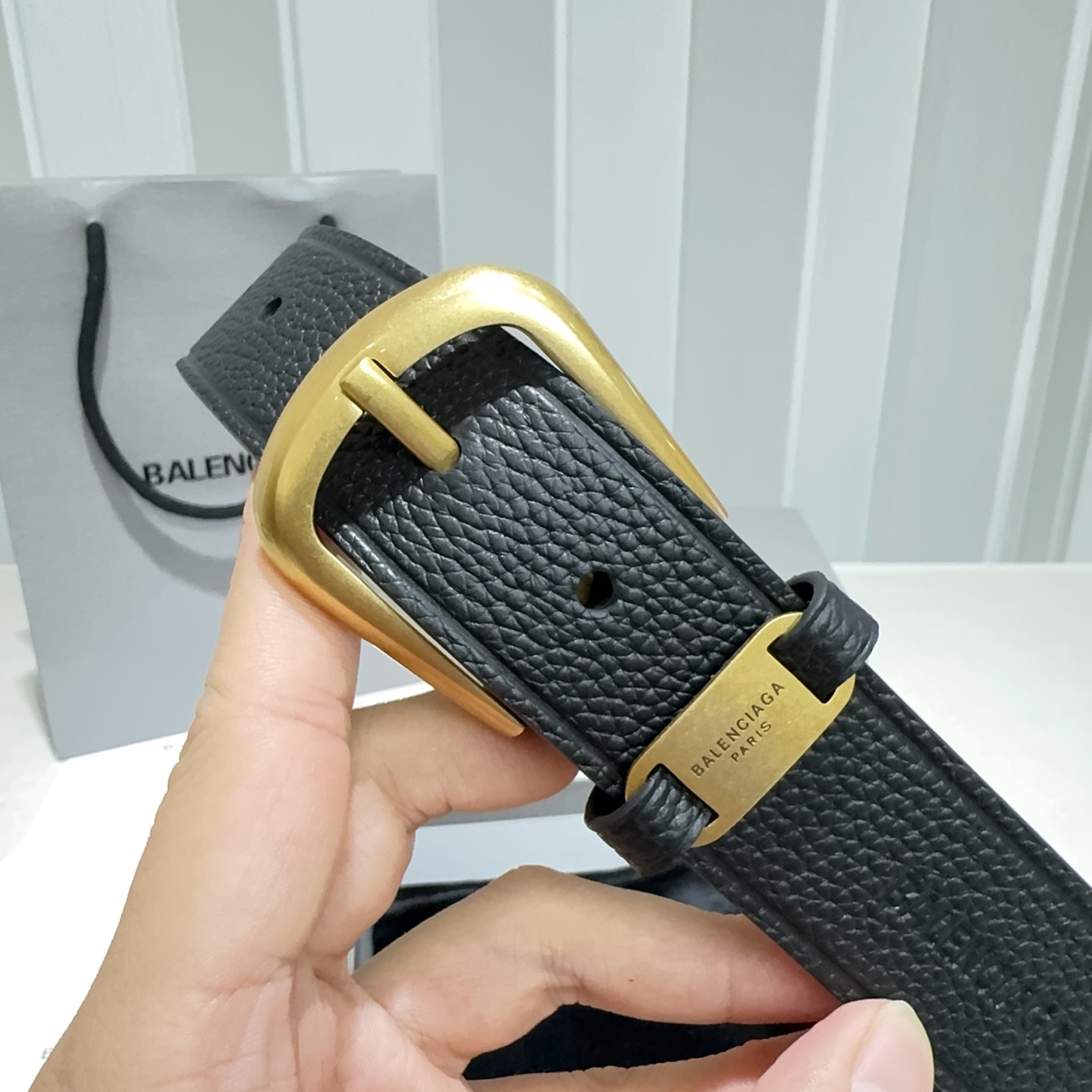 🎐 Balenciaga 🎐（巴黎世家）Suit黑色双面牛皮革腰带，饰以做旧金属配件精品扣头打造 ，尾部