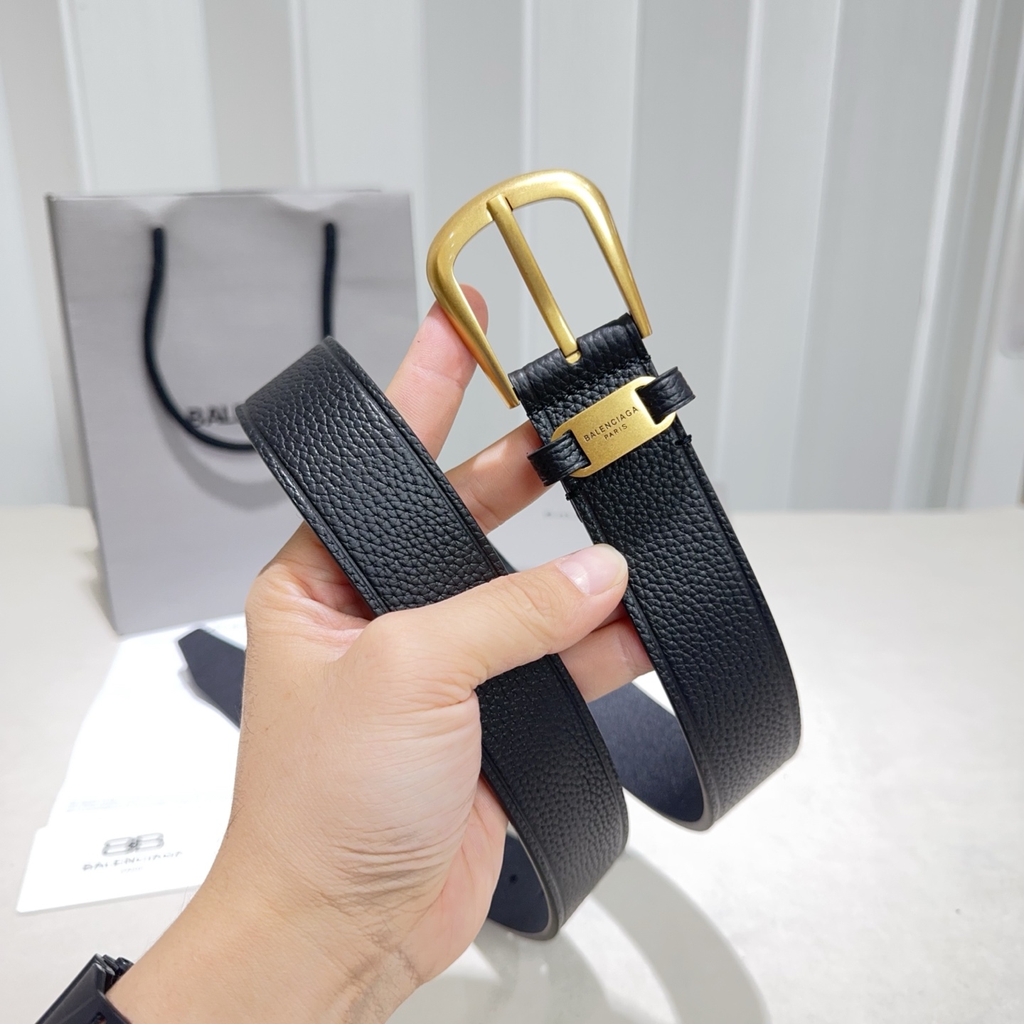 🎐 Balenciaga 🎐（巴黎世家）Suit黑色双面牛皮革腰带，饰以做旧金属配件精品扣头打造 ，尾部